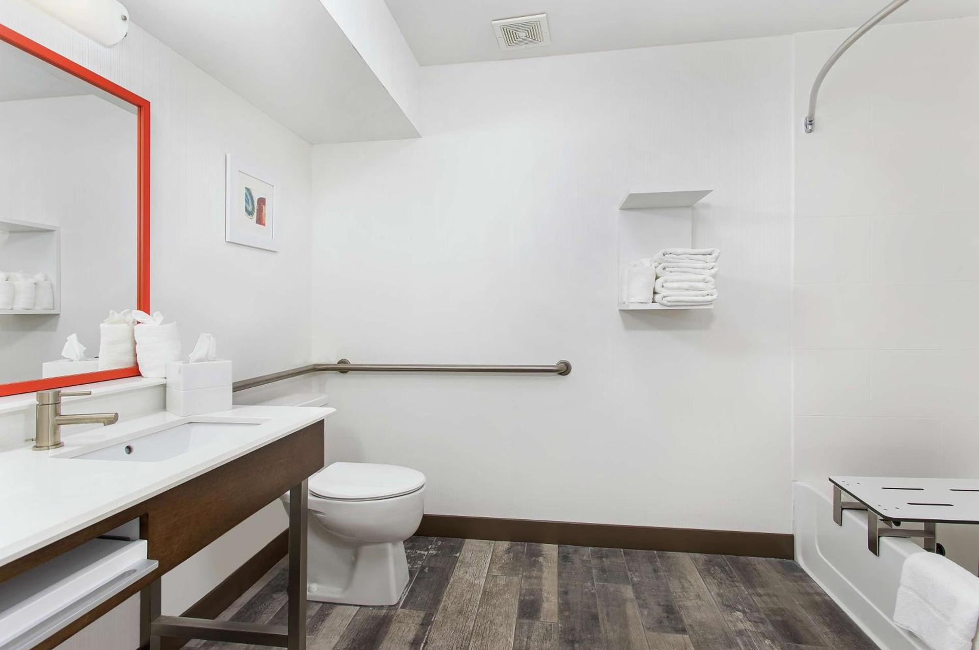 Hampton Inn Cullman photo 17