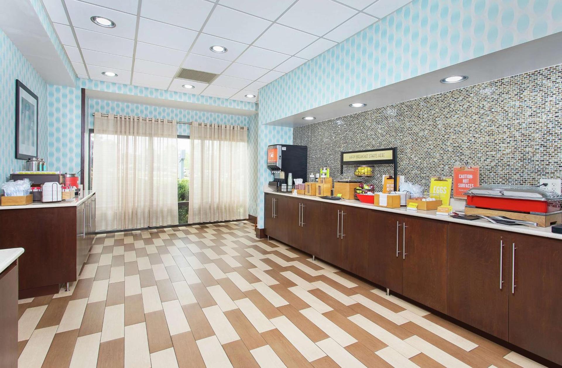 Hampton Inn Cullman photo 14