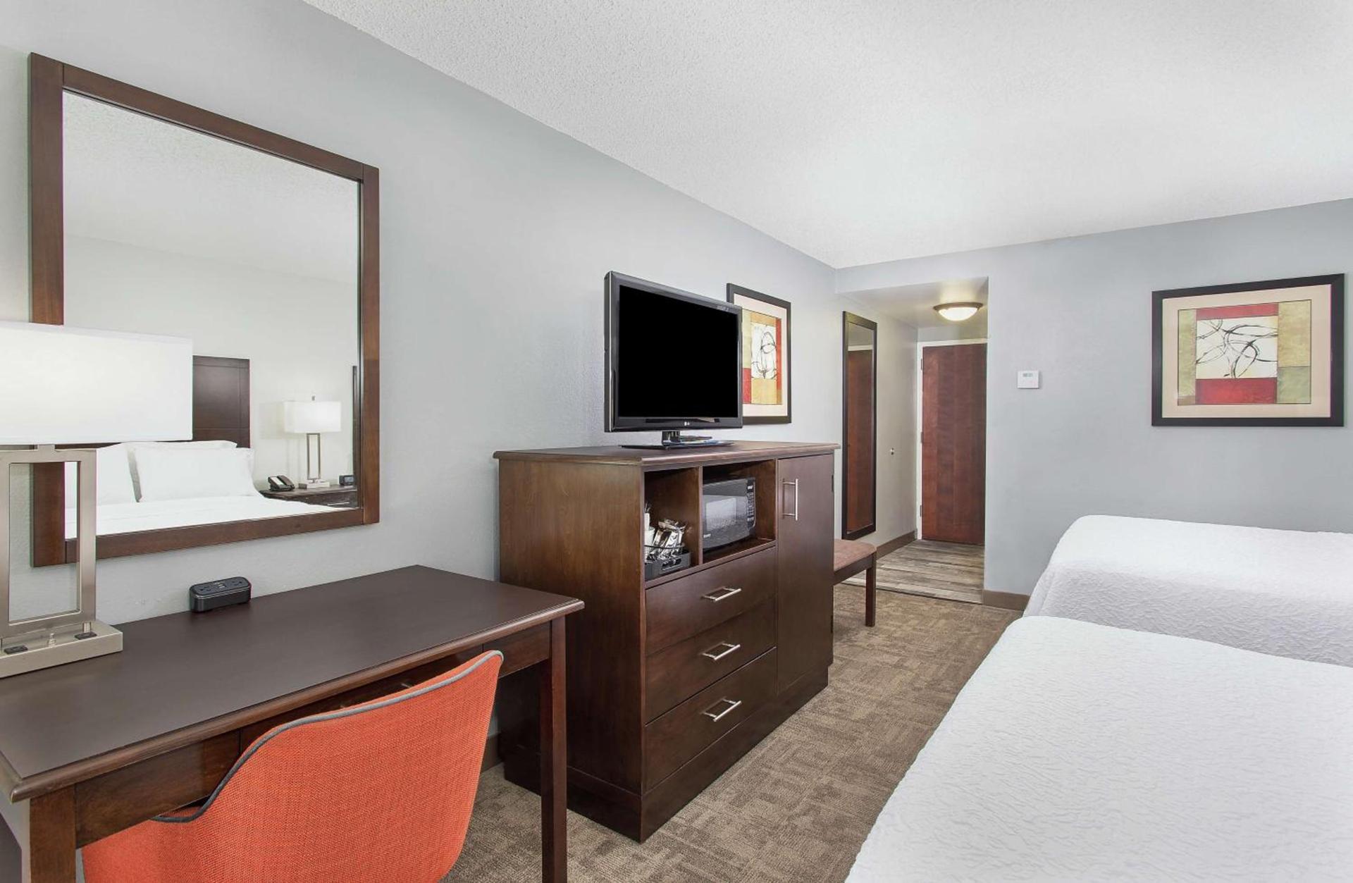 Hampton Inn Cullman photo 24