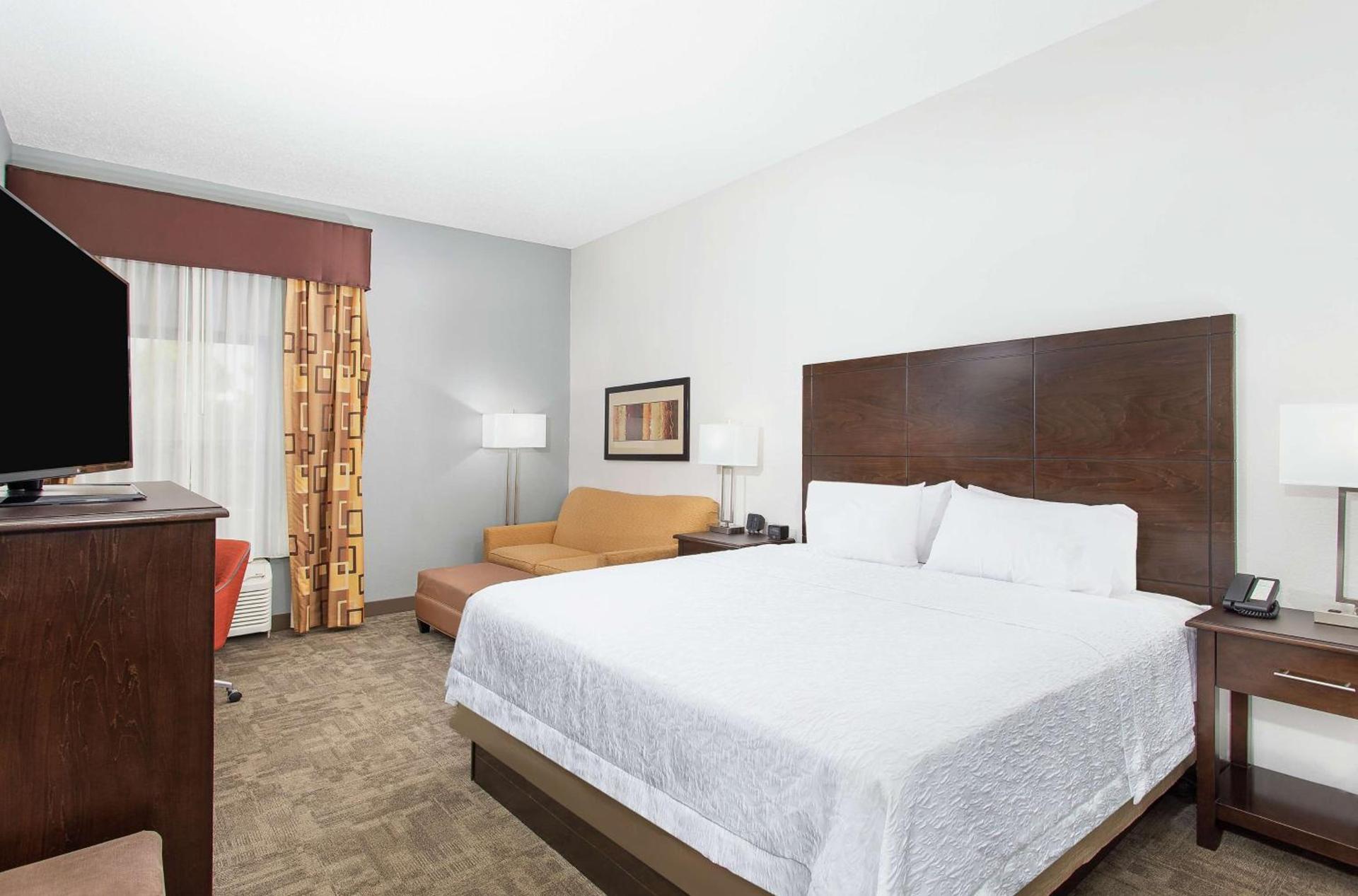 Hampton Inn Cullman photo 31