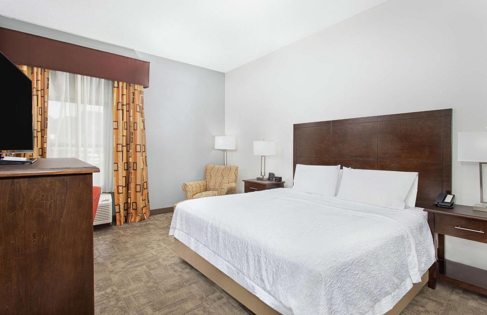 Hampton Inn Cullman photo 30