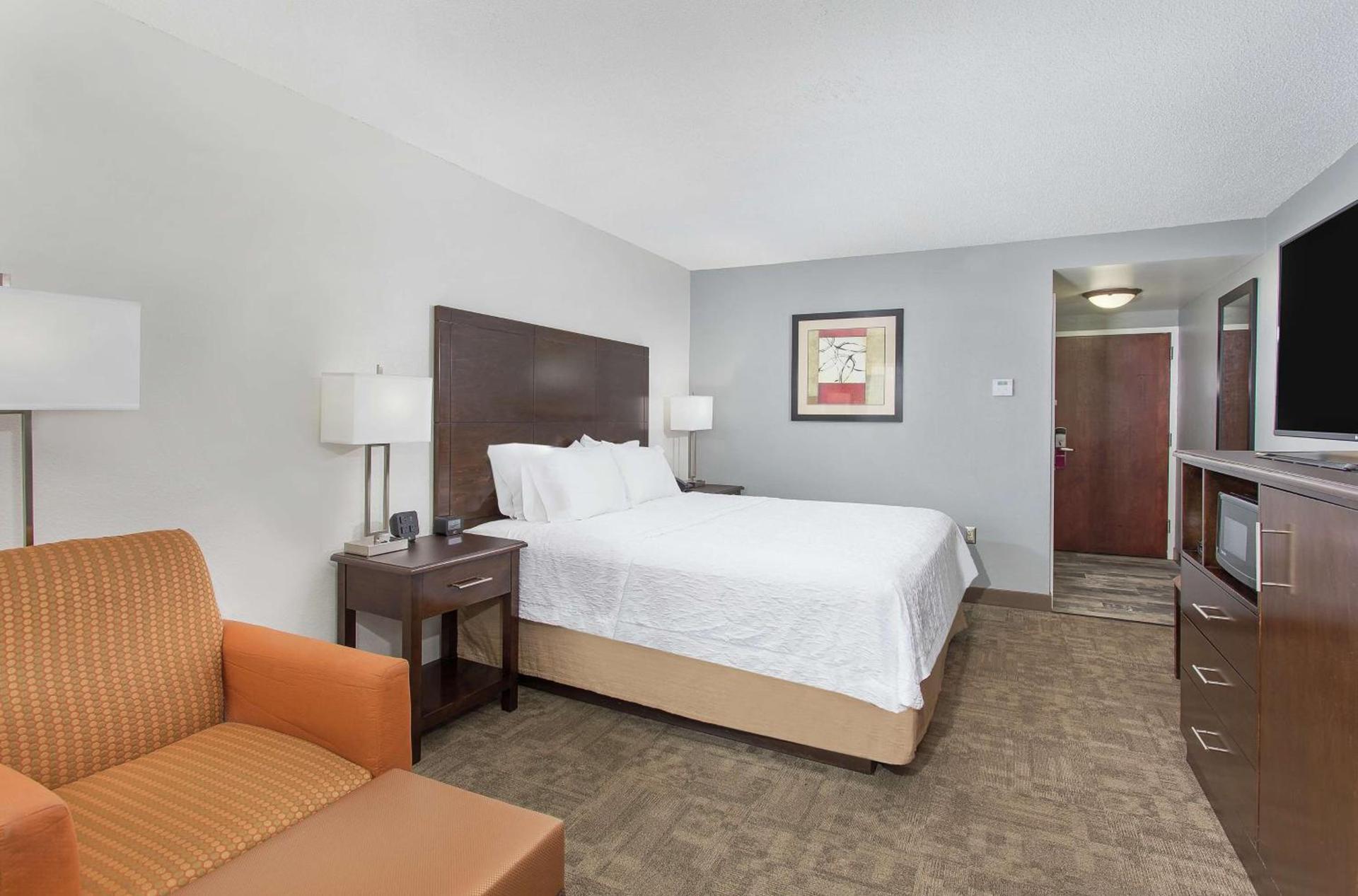 Hampton Inn Cullman photo 32