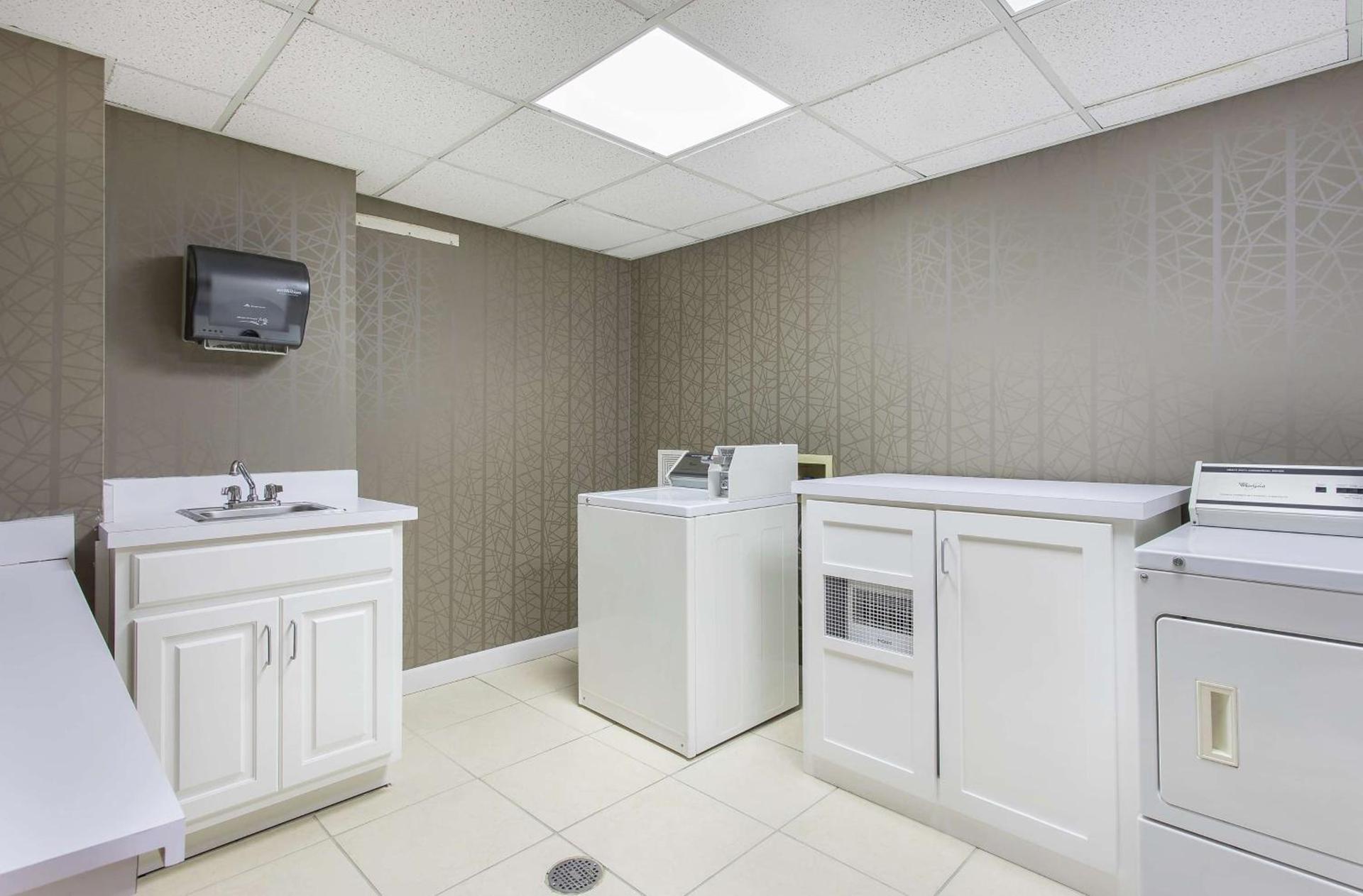 Hampton Inn Cullman photo 34