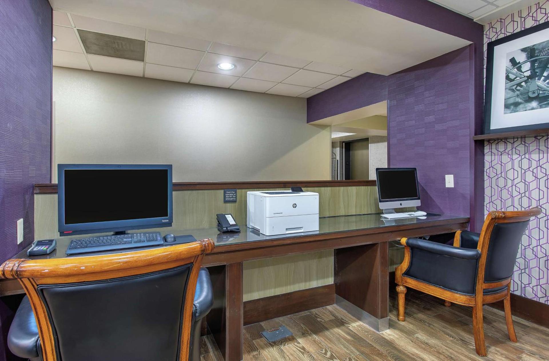 Hampton Inn Cullman photo 35
