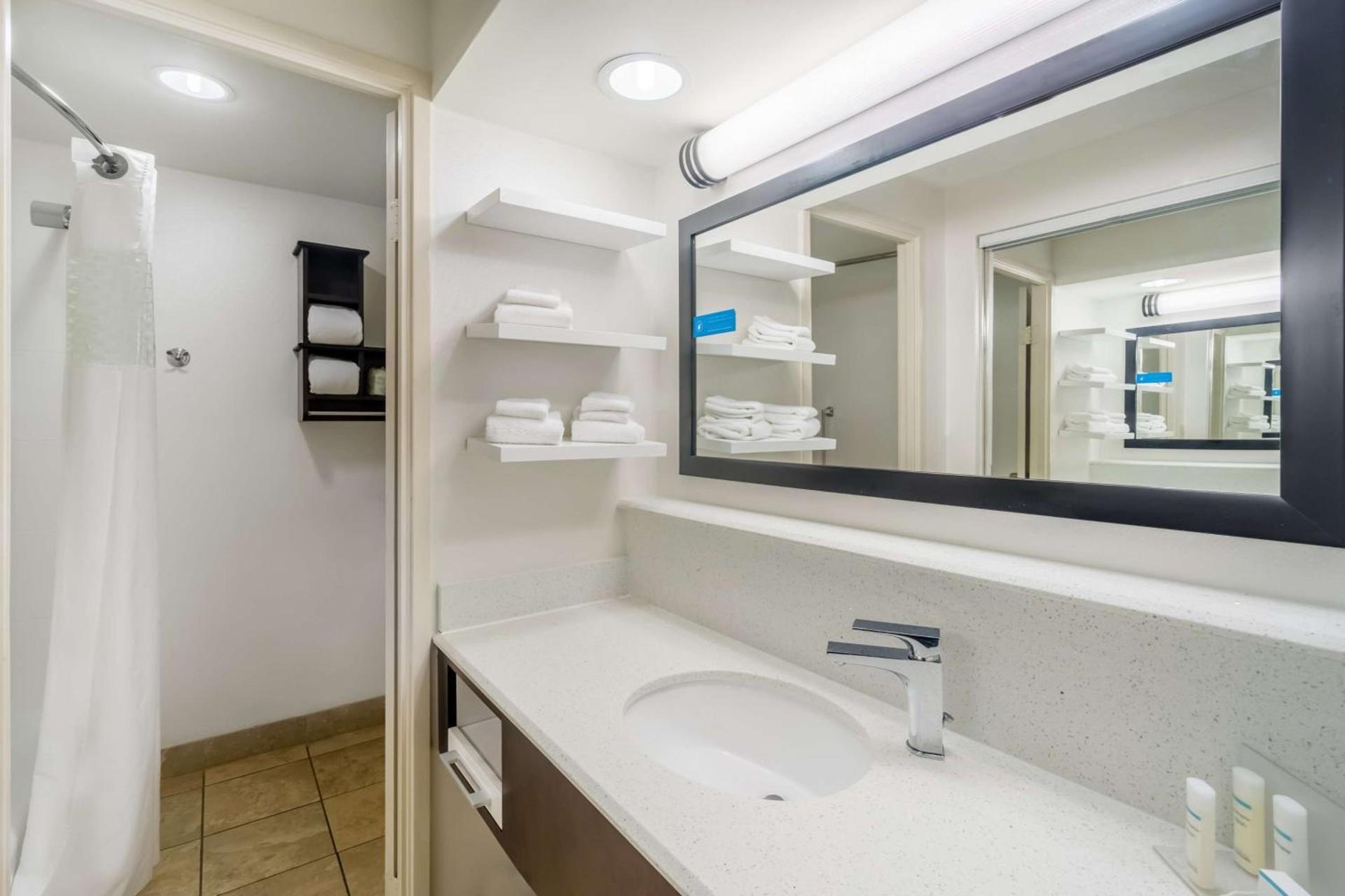 Hampton Inn Terre Haute photo 17