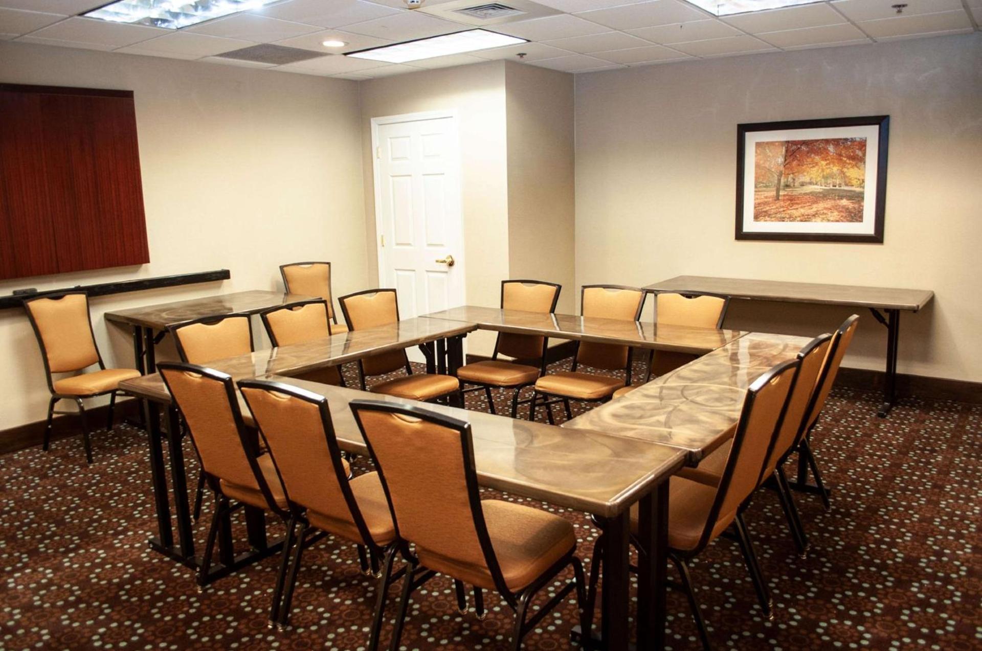 Hampton Inn Terre Haute photo 28