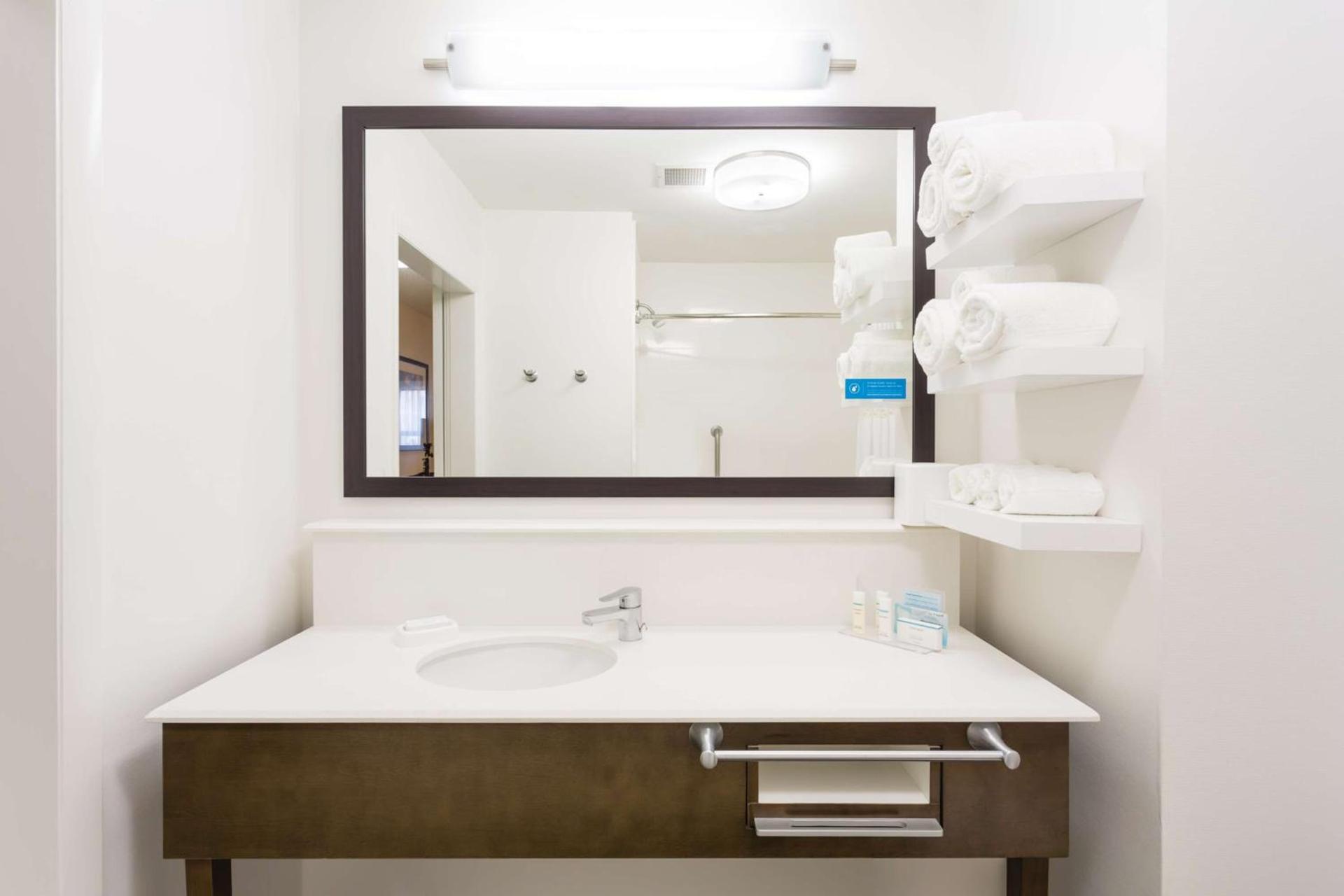 Hampton Inn Havelock photo 17