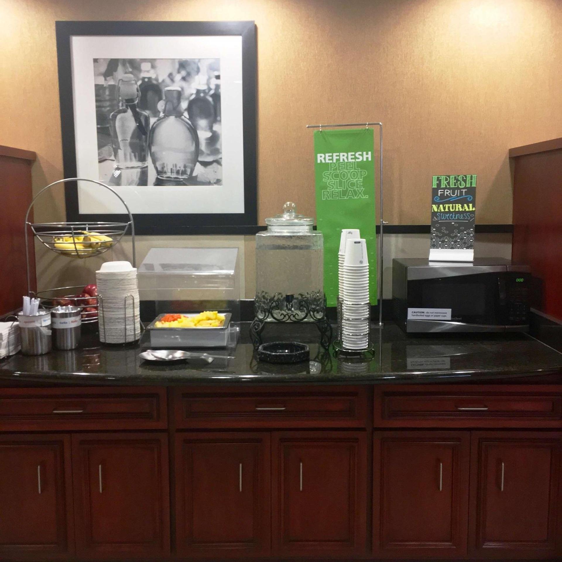 Hampton Inn Hays-North of I-70 photo 13