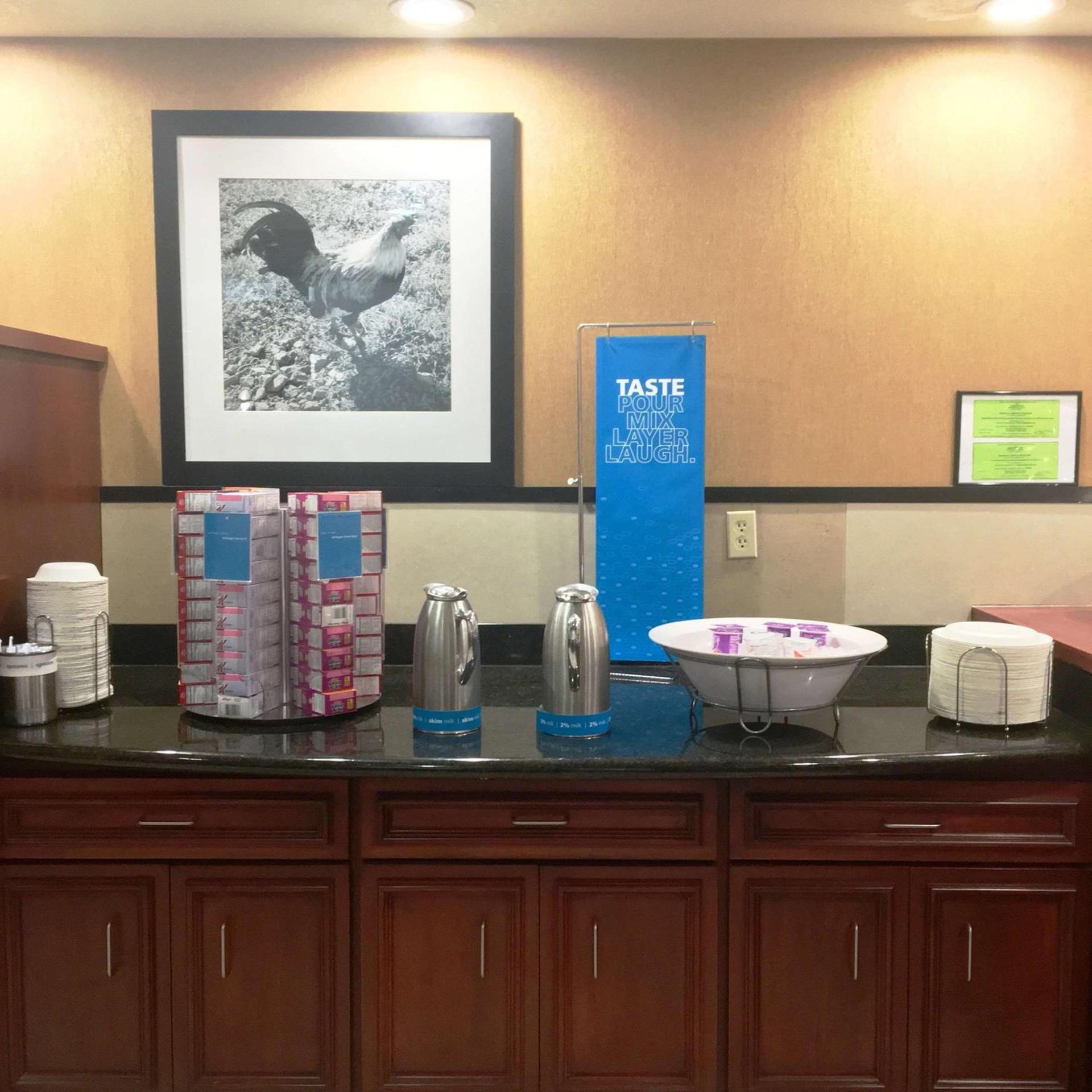 Hampton Inn Hays-North of I-70 photo 14