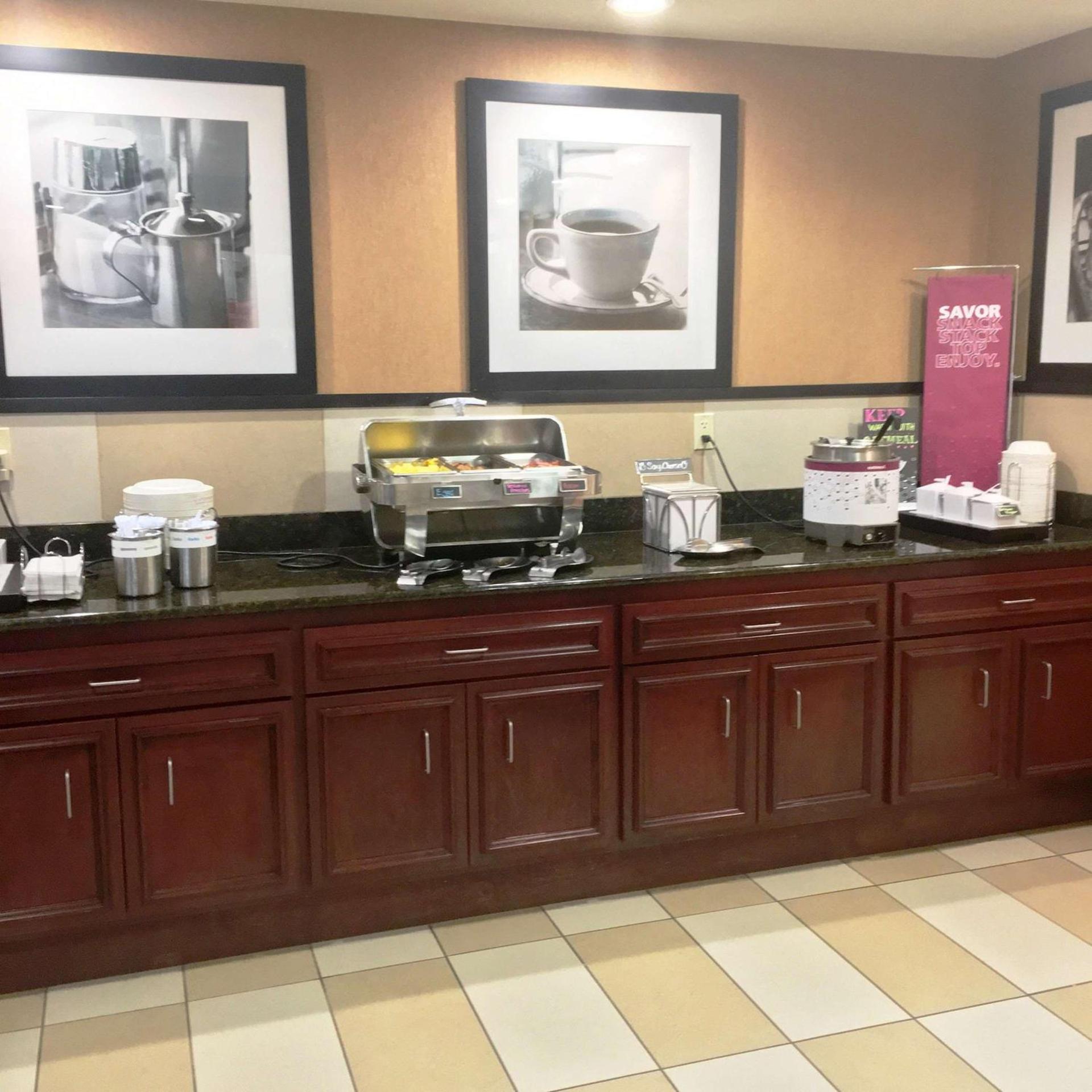 Hampton Inn Hays-North of I-70 photo 16