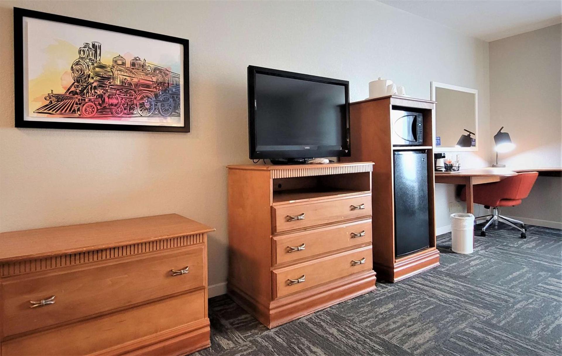 Hampton Inn Hays-North of I-70 photo 22