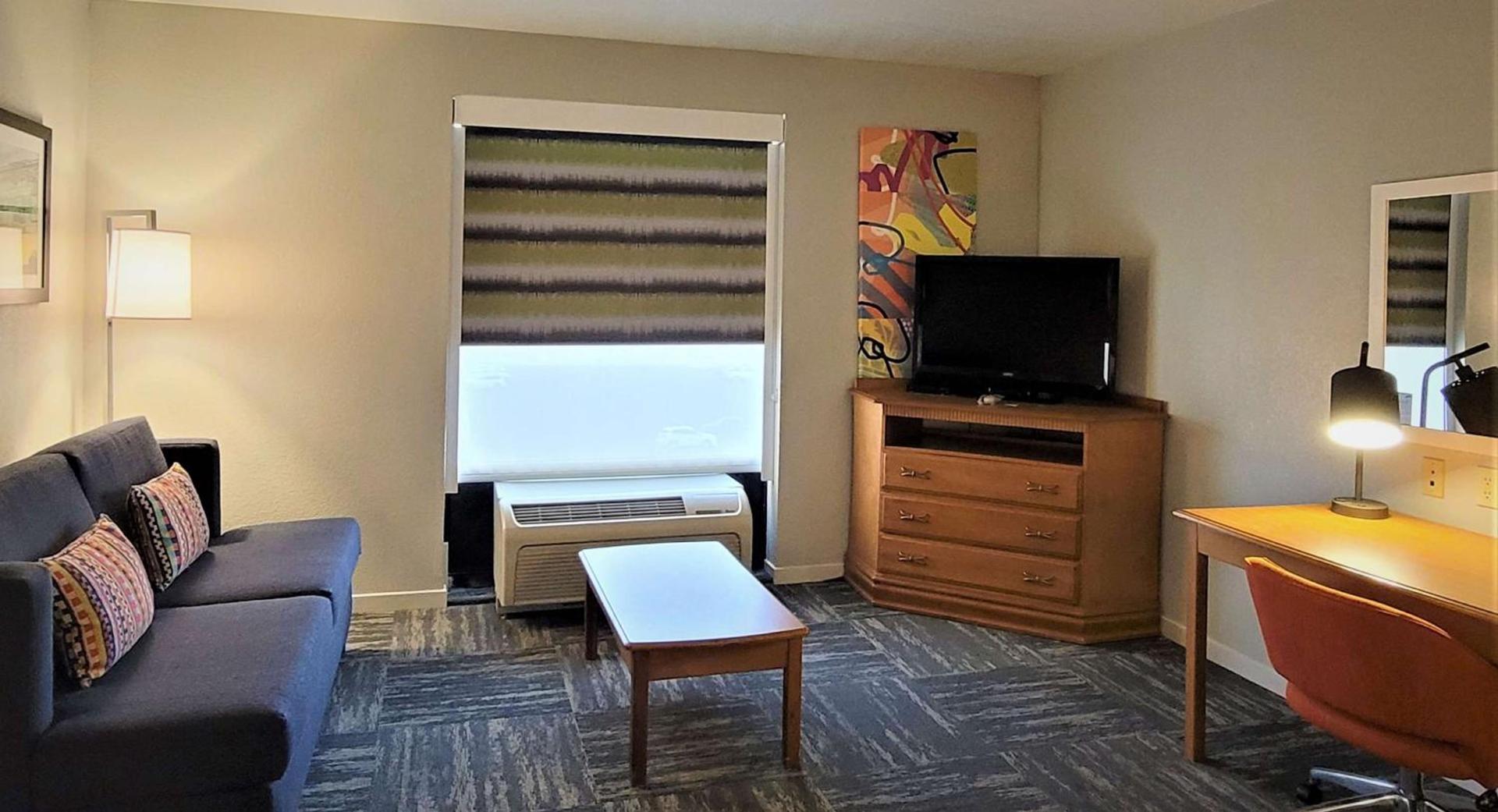 Hampton Inn Hays-North of I-70 photo 23