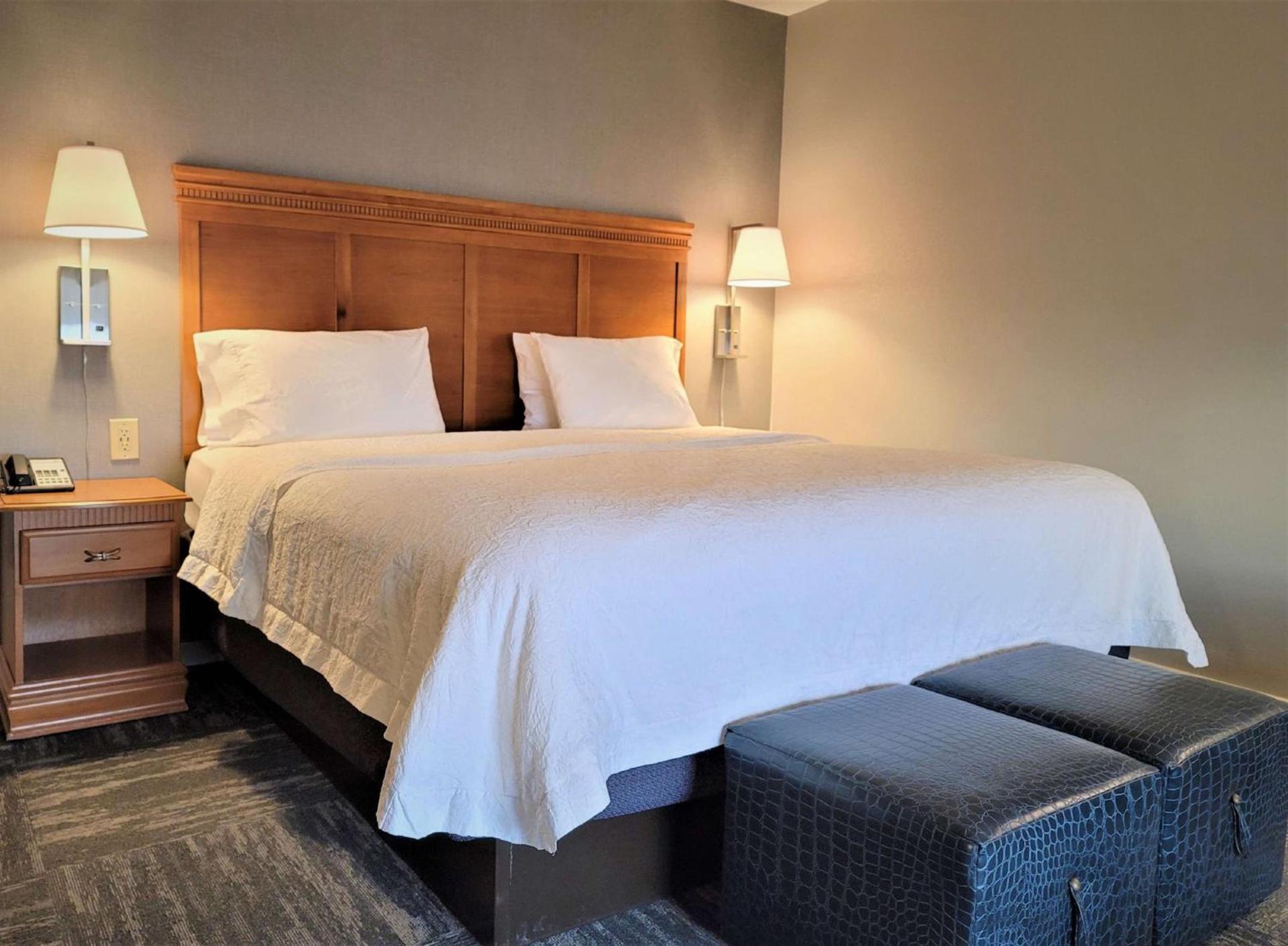Hampton Inn Hays-North of I-70 photo 24