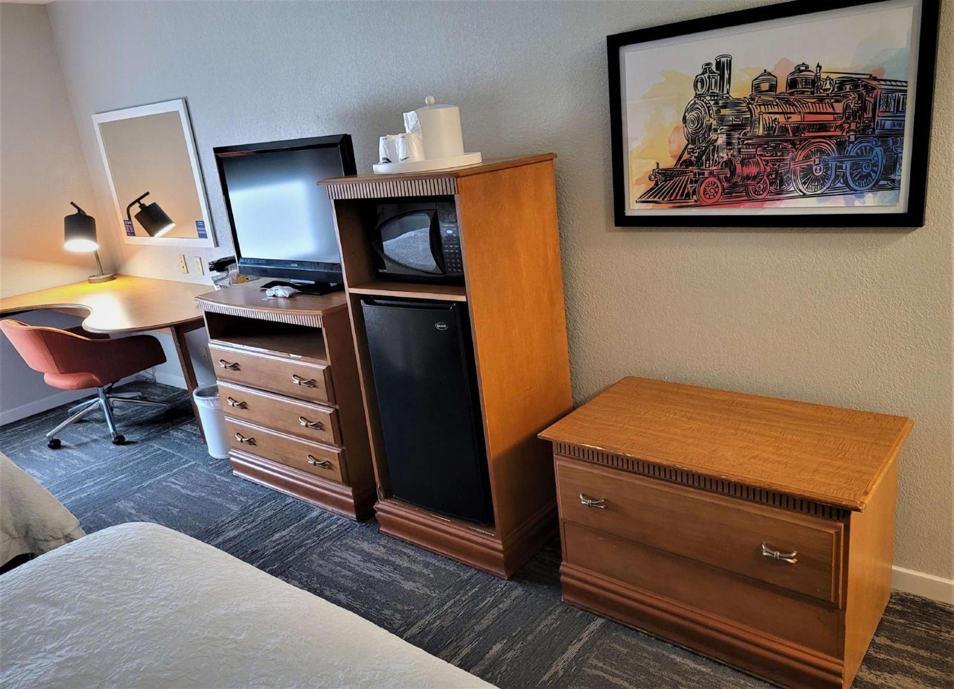 Hampton Inn Hays-North of I-70 photo 27