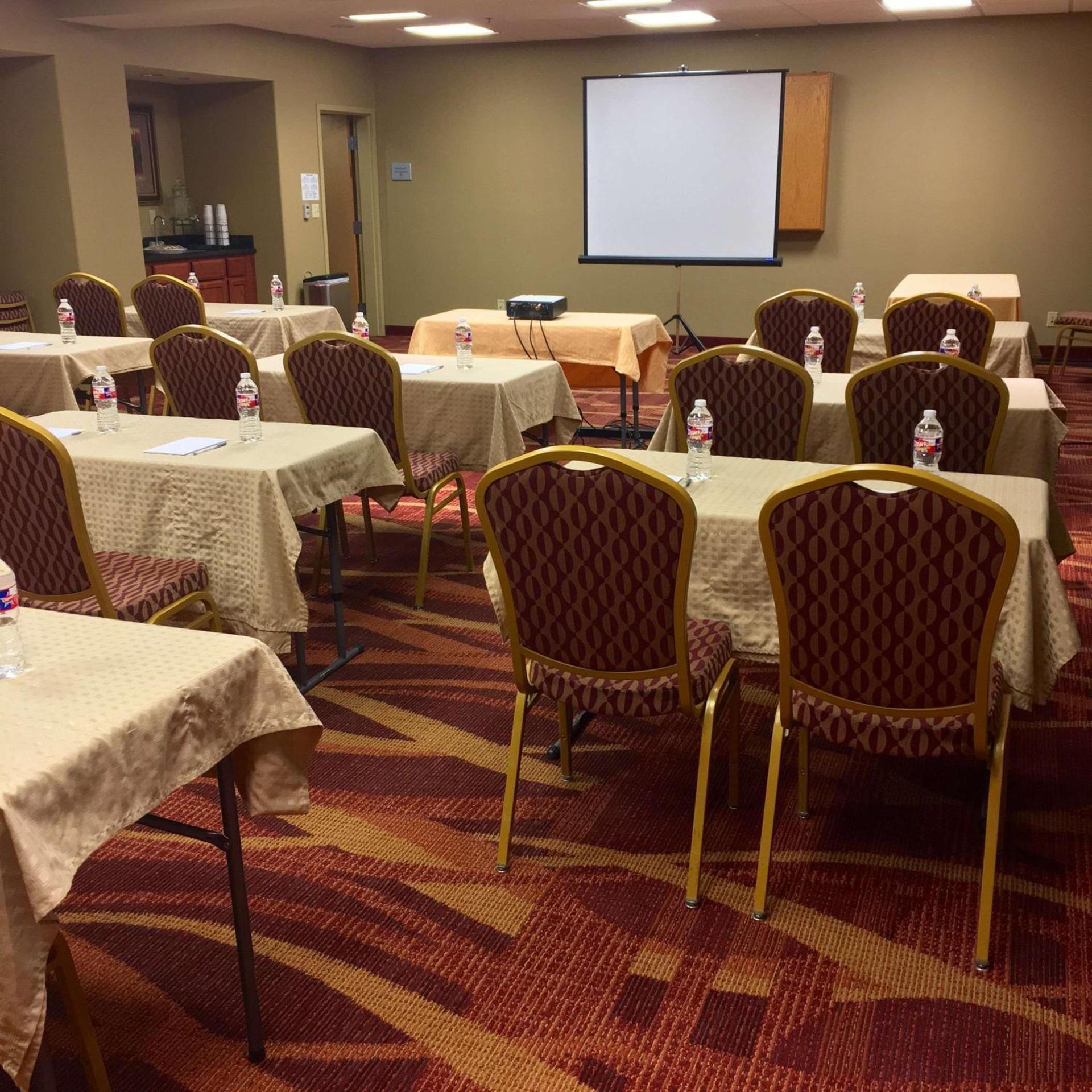 Hampton Inn Hays-North of I-70 photo 29