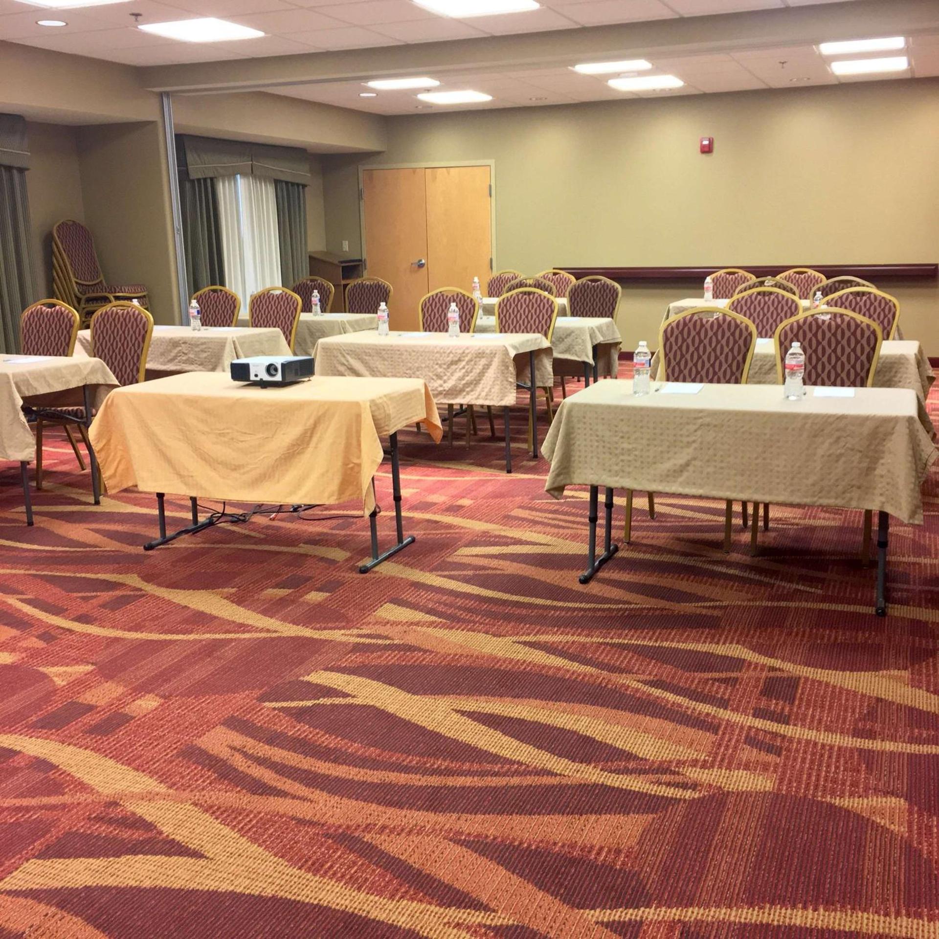 Hampton Inn Hays-North of I-70 photo 30