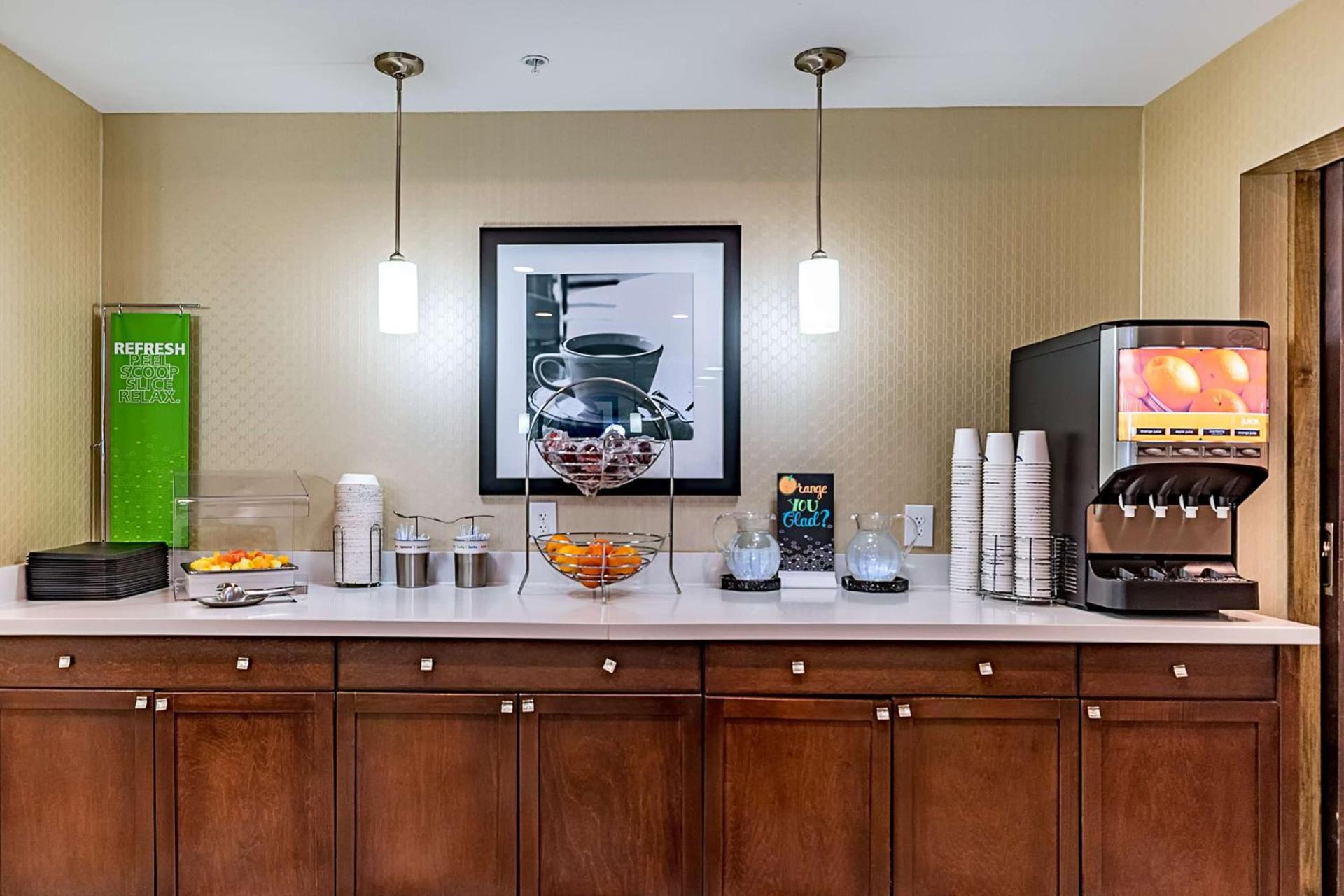 Hampton Inn Niagara Falls/ Blvd photo 8