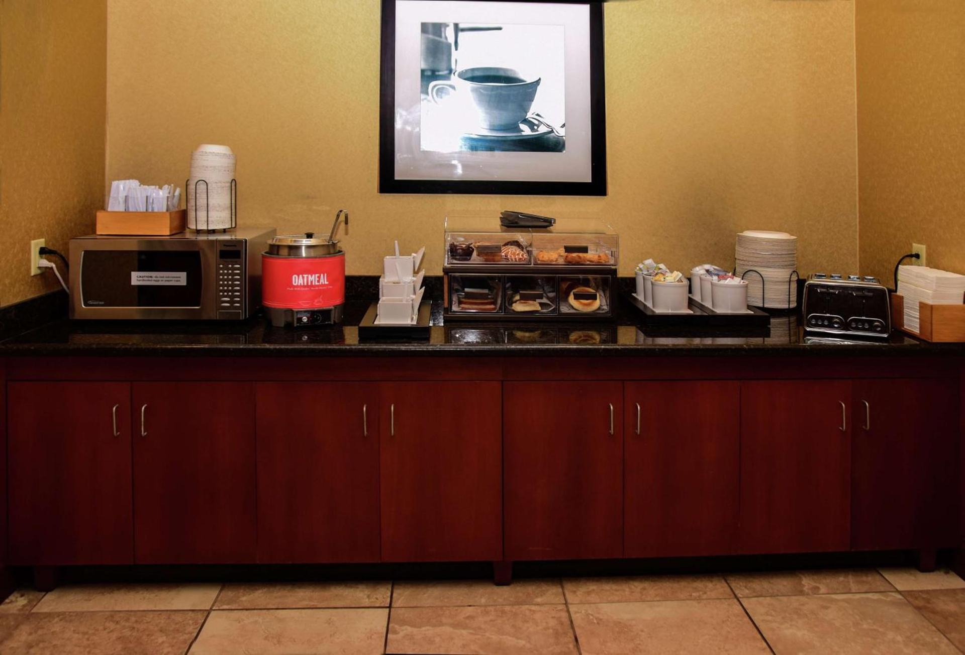 Hampton Inn Indiana photo 17