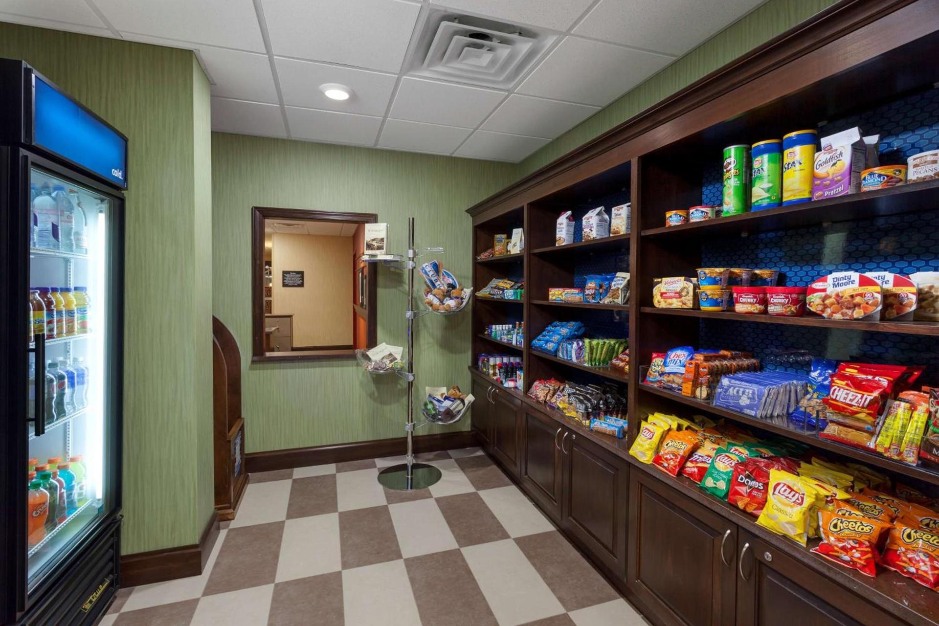 Hampton Inn & Suites Williamsport - Faxon Exit photo 15