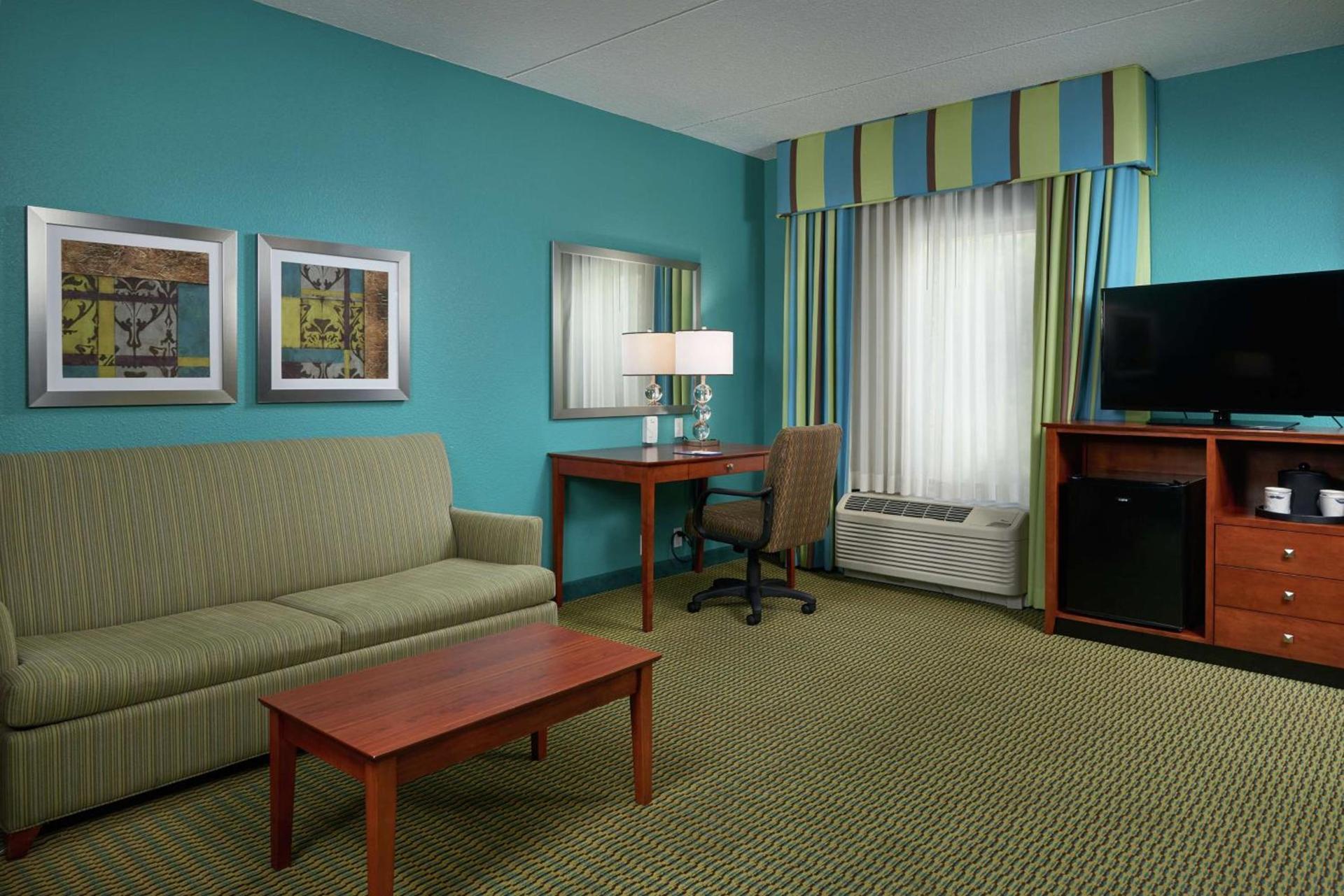 Hampton Inn Bermuda Run / Advance photo 17