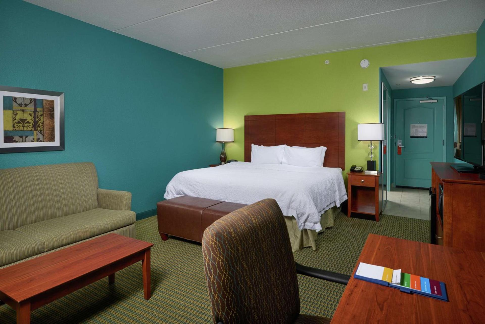 Hampton Inn Bermuda Run / Advance photo 25