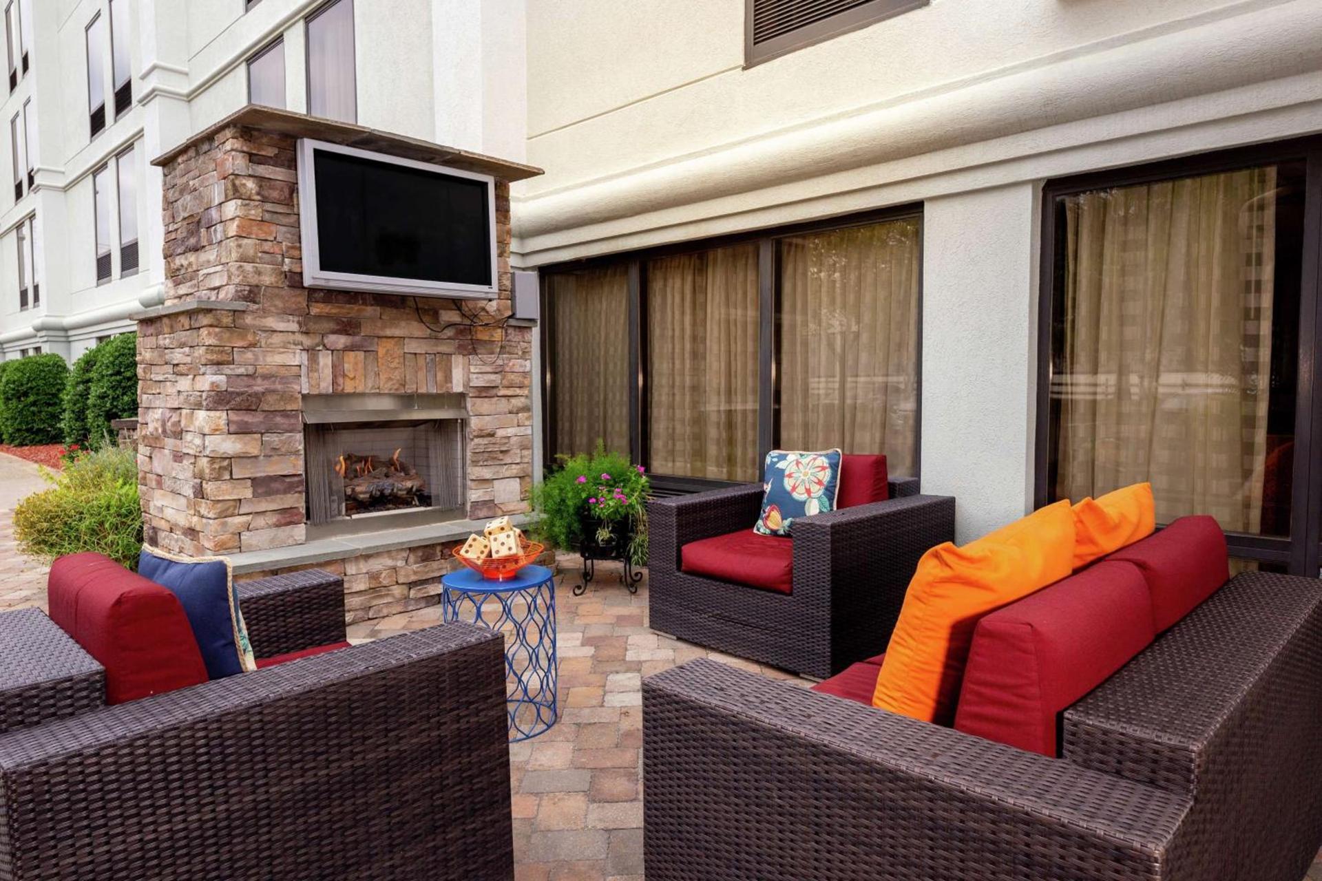 Hampton Inn Winston-Salem Hanes Mall photo 2
