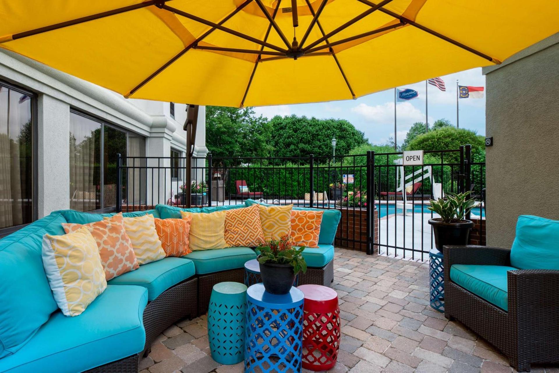 Hampton Inn Winston-Salem Hanes Mall photo 5