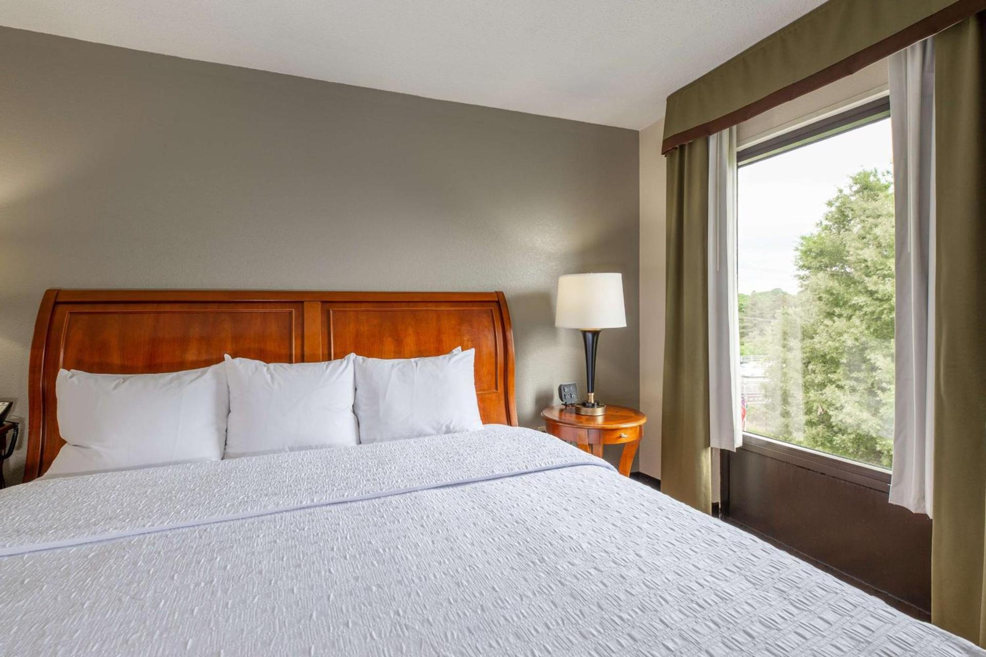 Hampton Inn Winston-Salem Hanes Mall photo 13