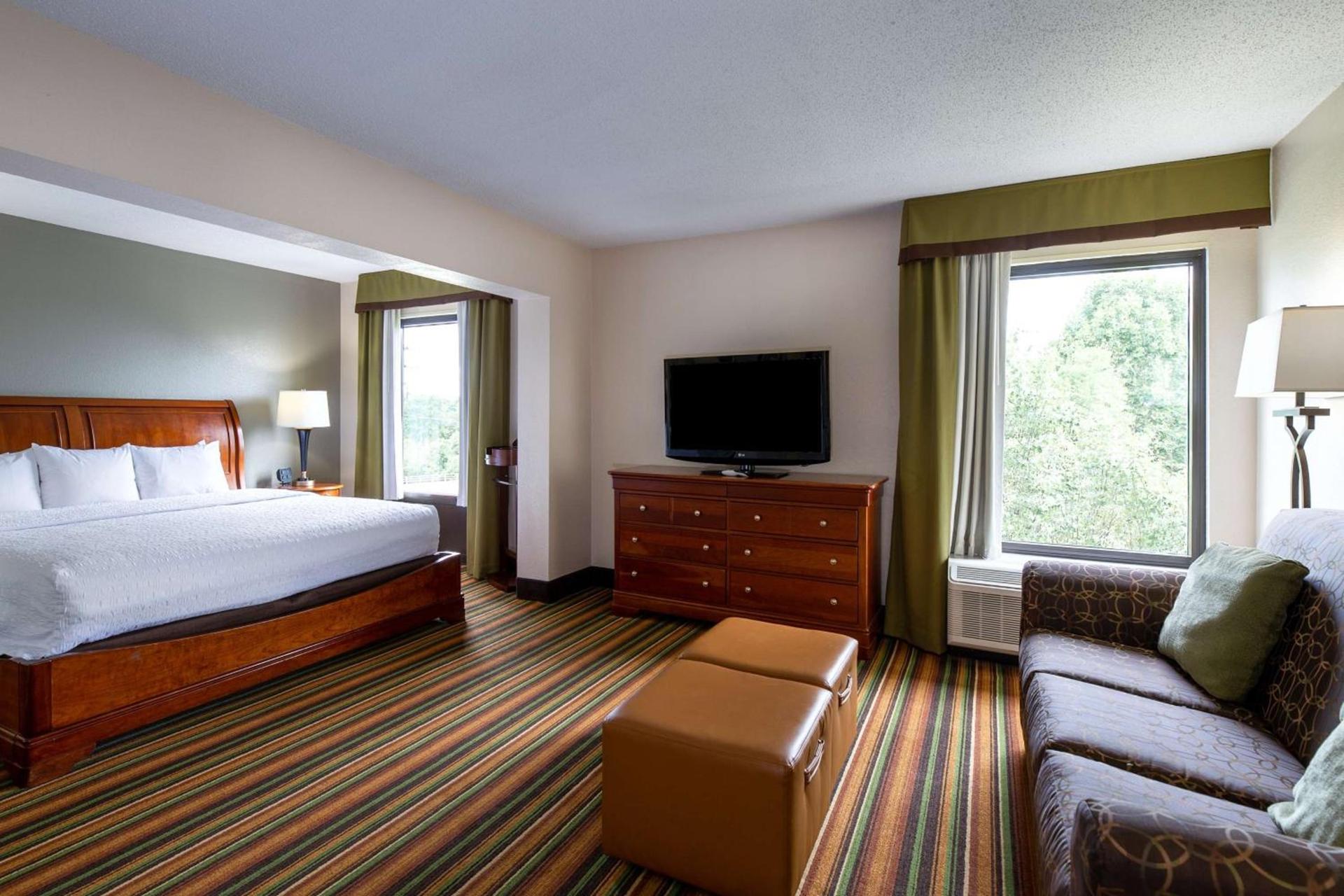 Hampton Inn Winston-Salem Hanes Mall photo 15