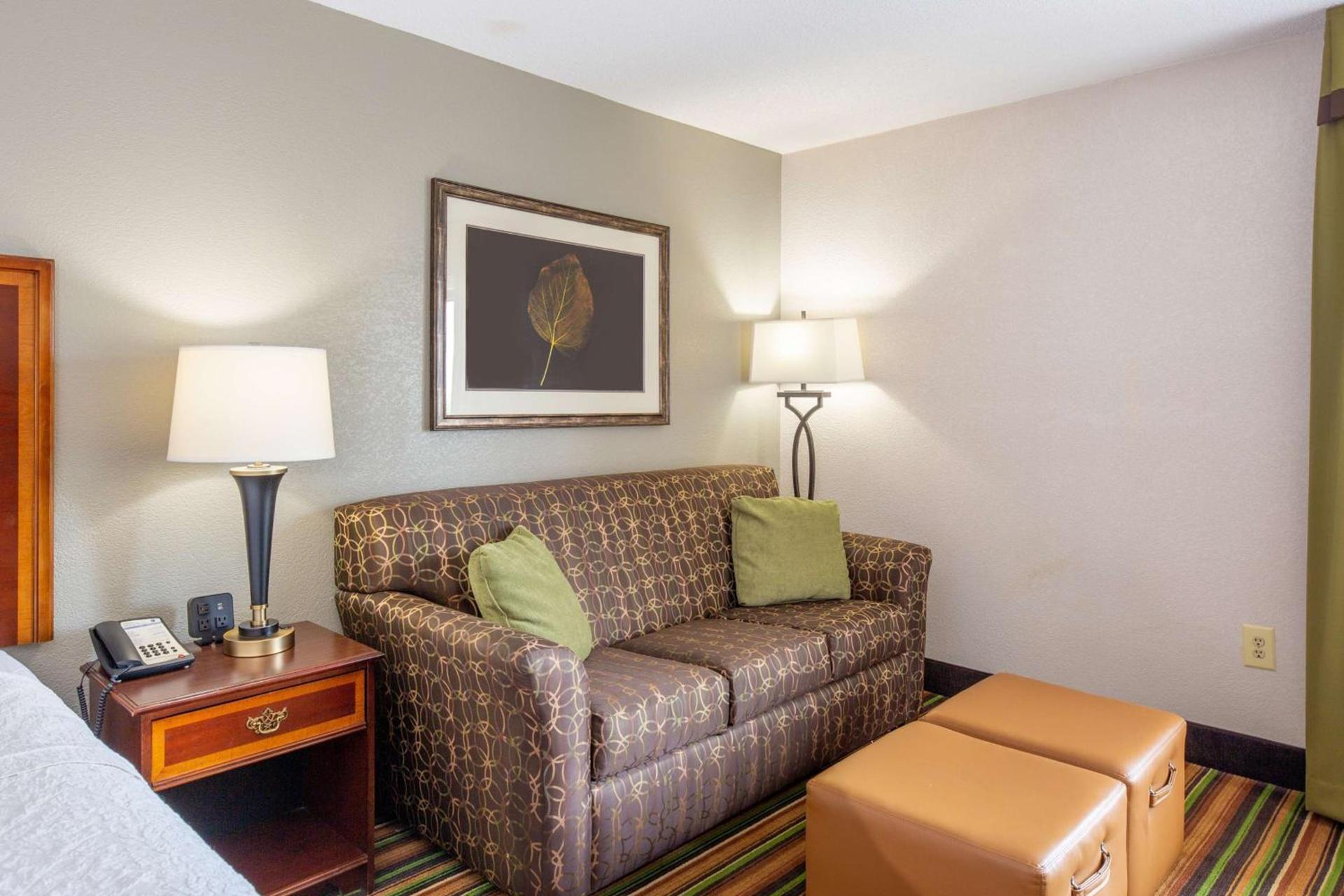 Hampton Inn Winston-Salem Hanes Mall photo 23