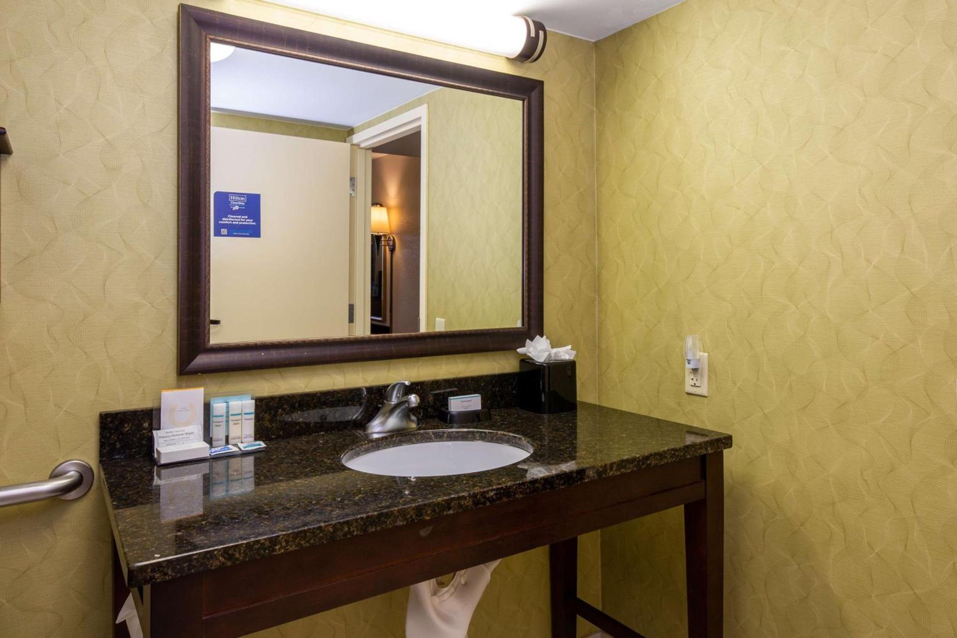 Hampton Inn Winston-Salem Hanes Mall photo 30