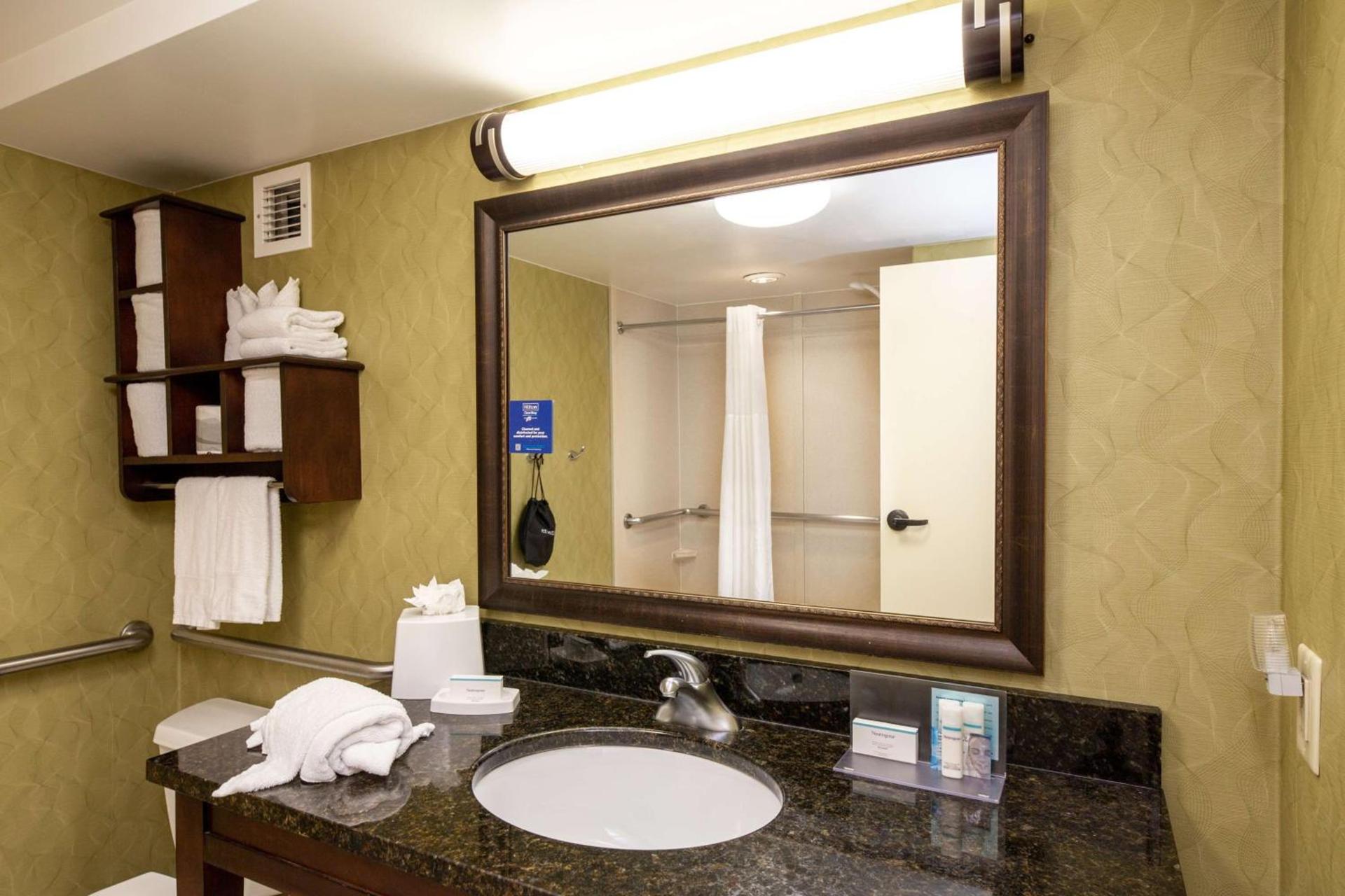 Hampton Inn Winston-Salem Hanes Mall photo 33