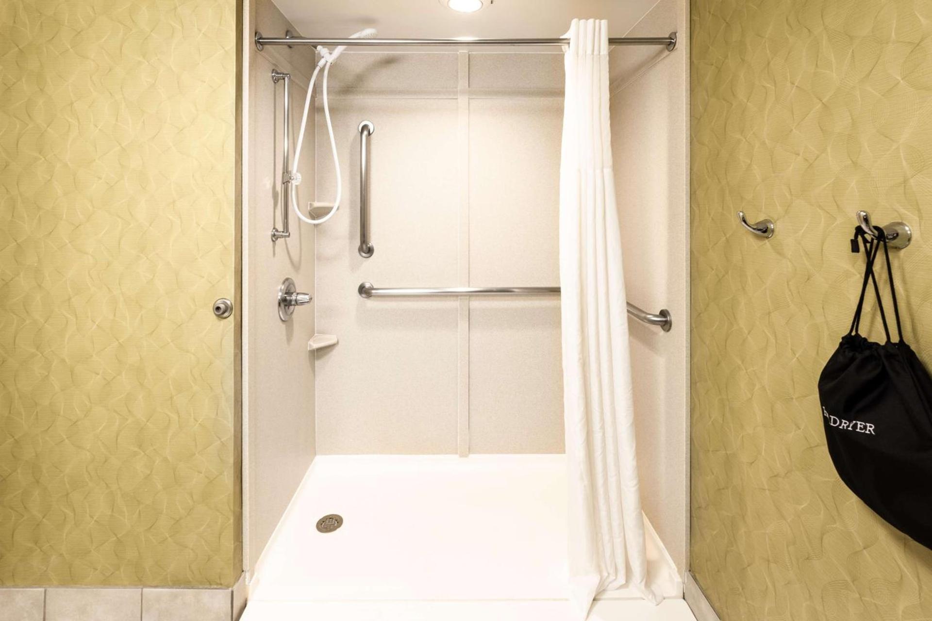 Hampton Inn Winston-Salem Hanes Mall photo 34