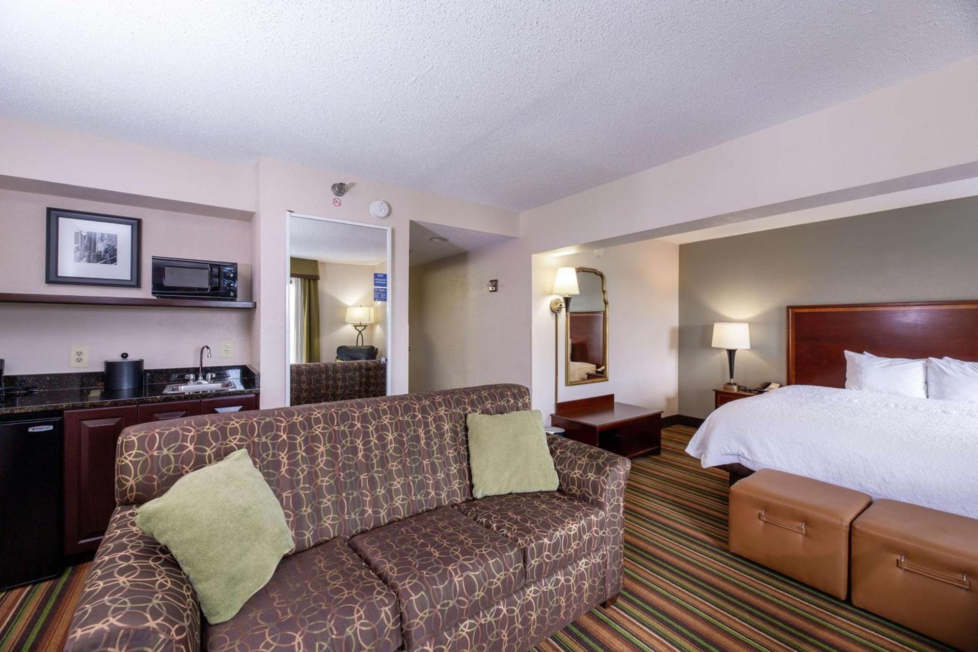 Hampton Inn Winston-Salem Hanes Mall photo 37