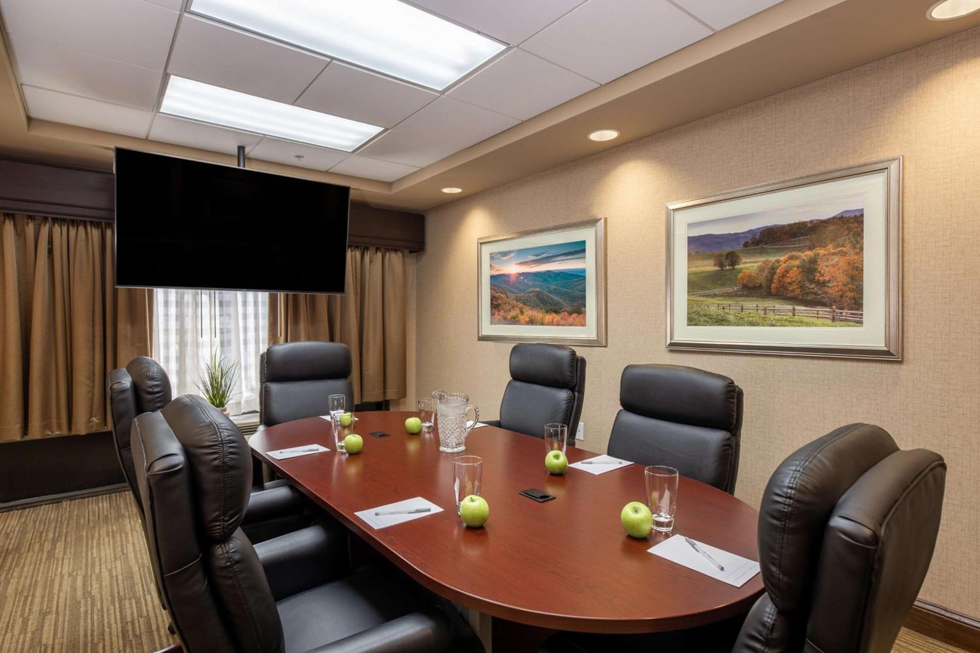 Hampton Inn Winston-Salem Hanes Mall photo 38