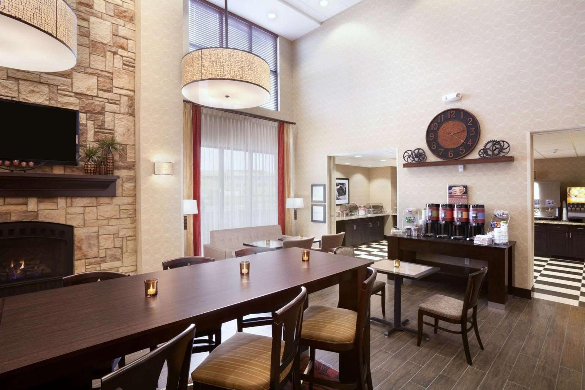 Hampton Inn & Suites Williston photo 6