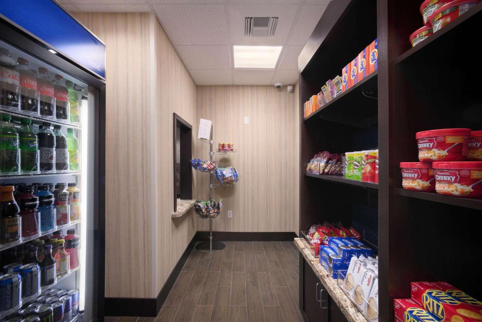 Hampton Inn & Suites Williston photo 10