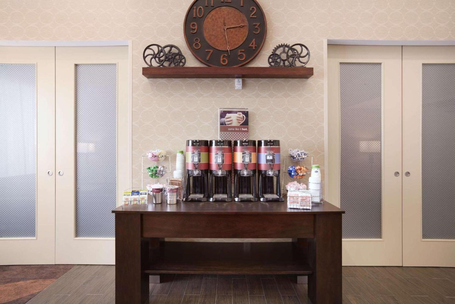 Hampton Inn & Suites Williston photo 9