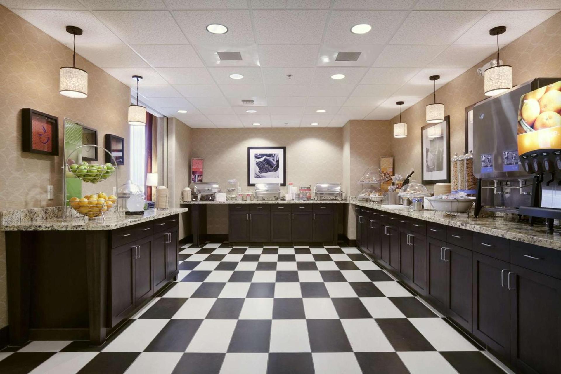Hampton Inn & Suites Williston photo 11