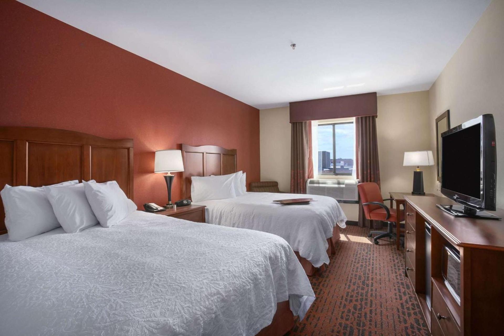Hampton Inn & Suites Williston photo 16