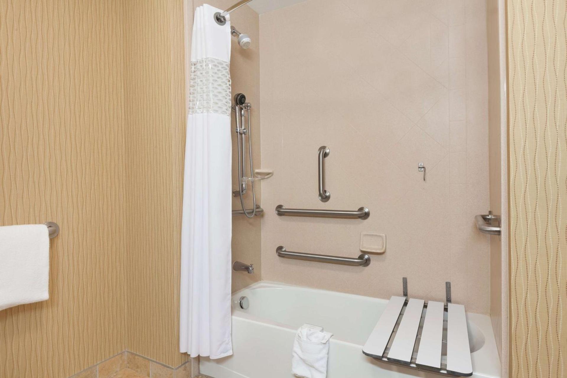 Hampton Inn & Suites Williston photo 23