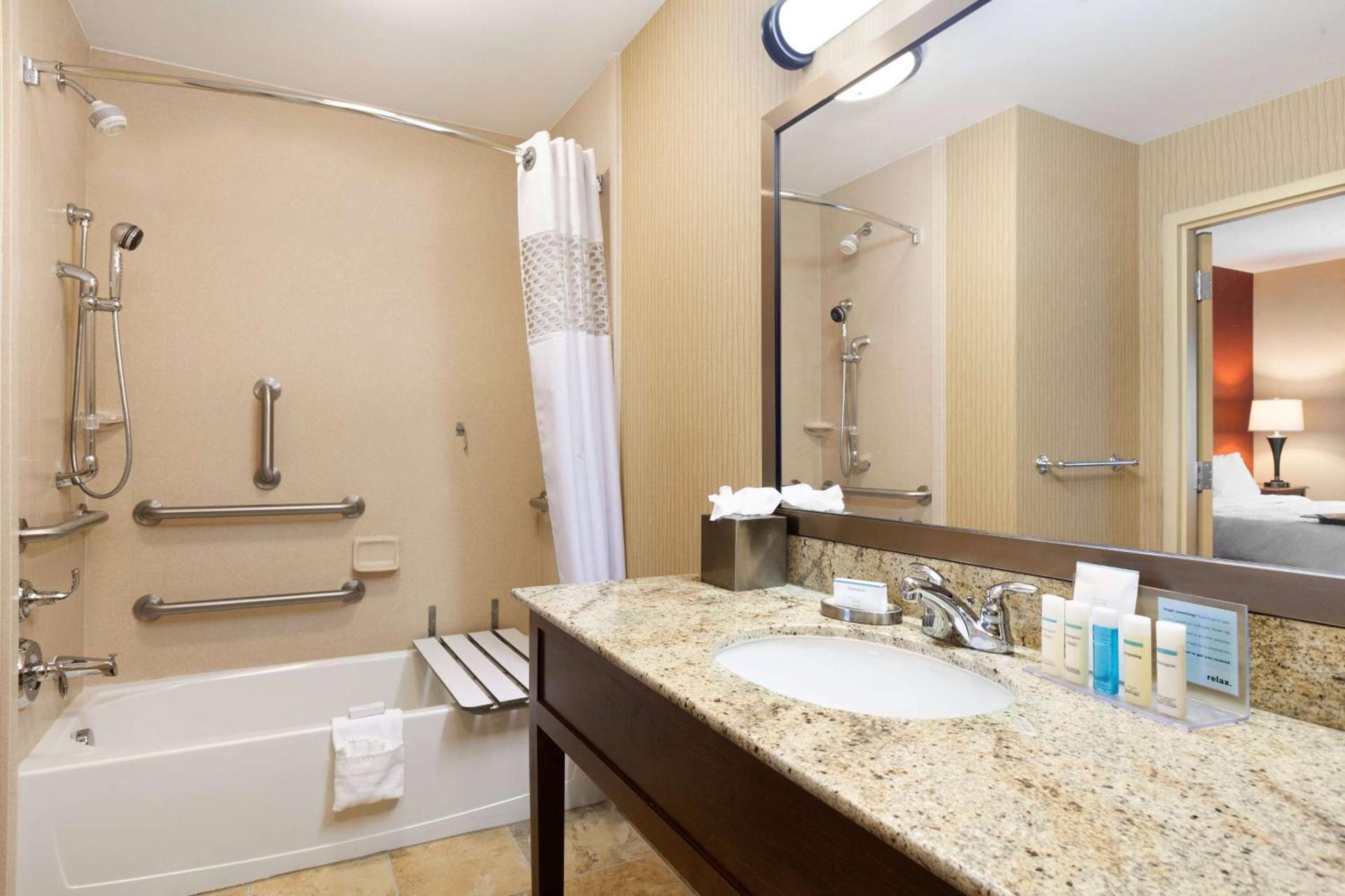 Hampton Inn & Suites Williston photo 26