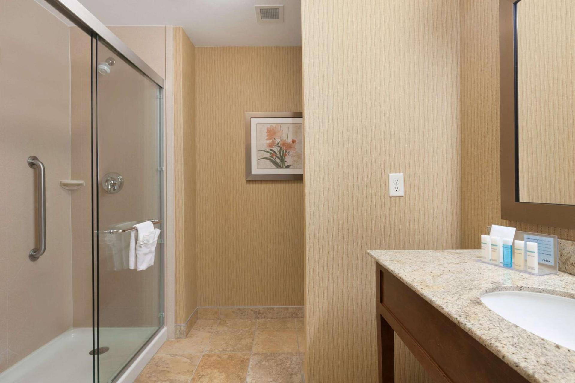 Hampton Inn & Suites Williston photo 32