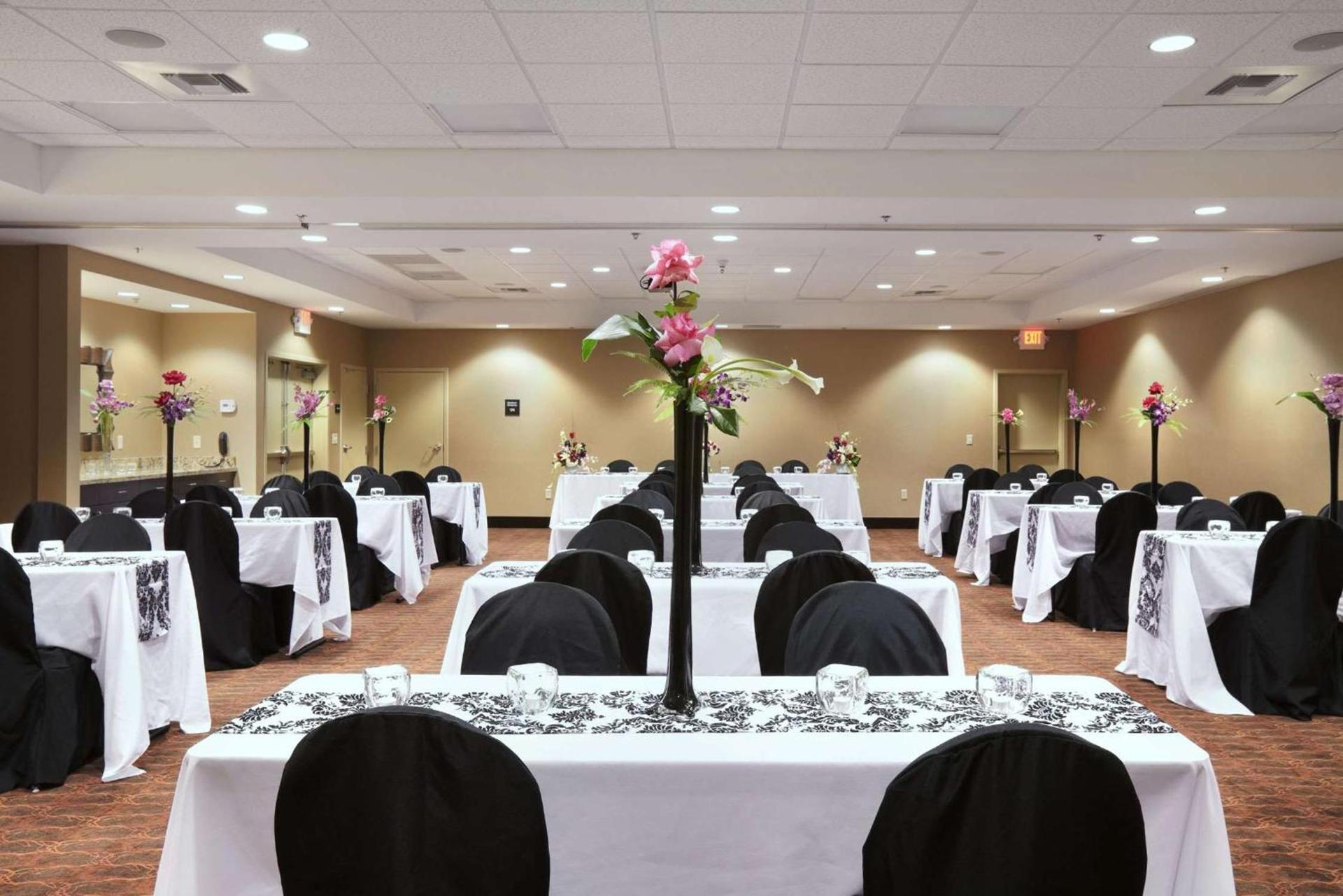 Hampton Inn & Suites Williston photo 34
