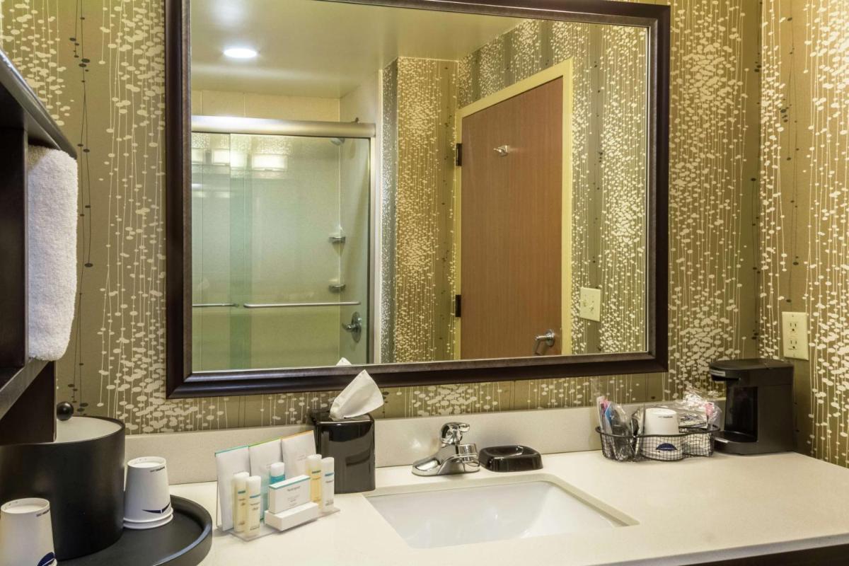 Hampton Inn Clinton photo 23
