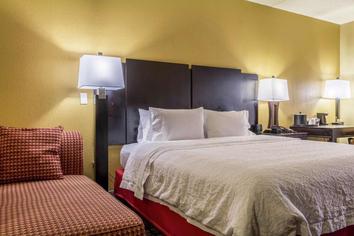 Hampton Inn Clinton photo 8