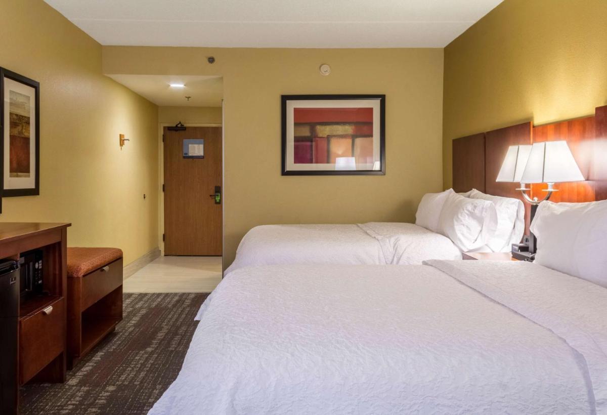 Hampton Inn Clinton photo 11