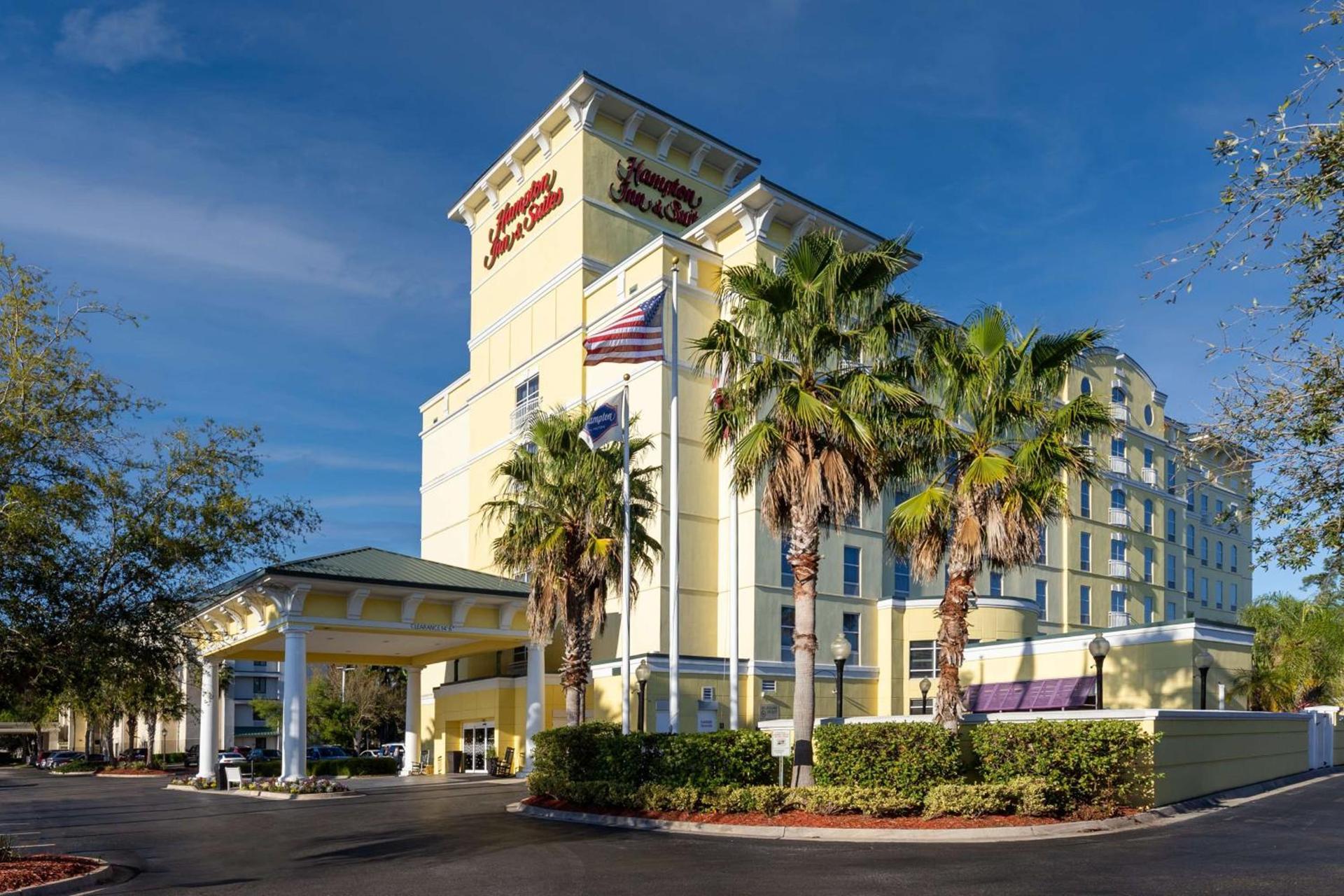 Hampton Inn & Suites Jacksonville Deerwood Park photo 1