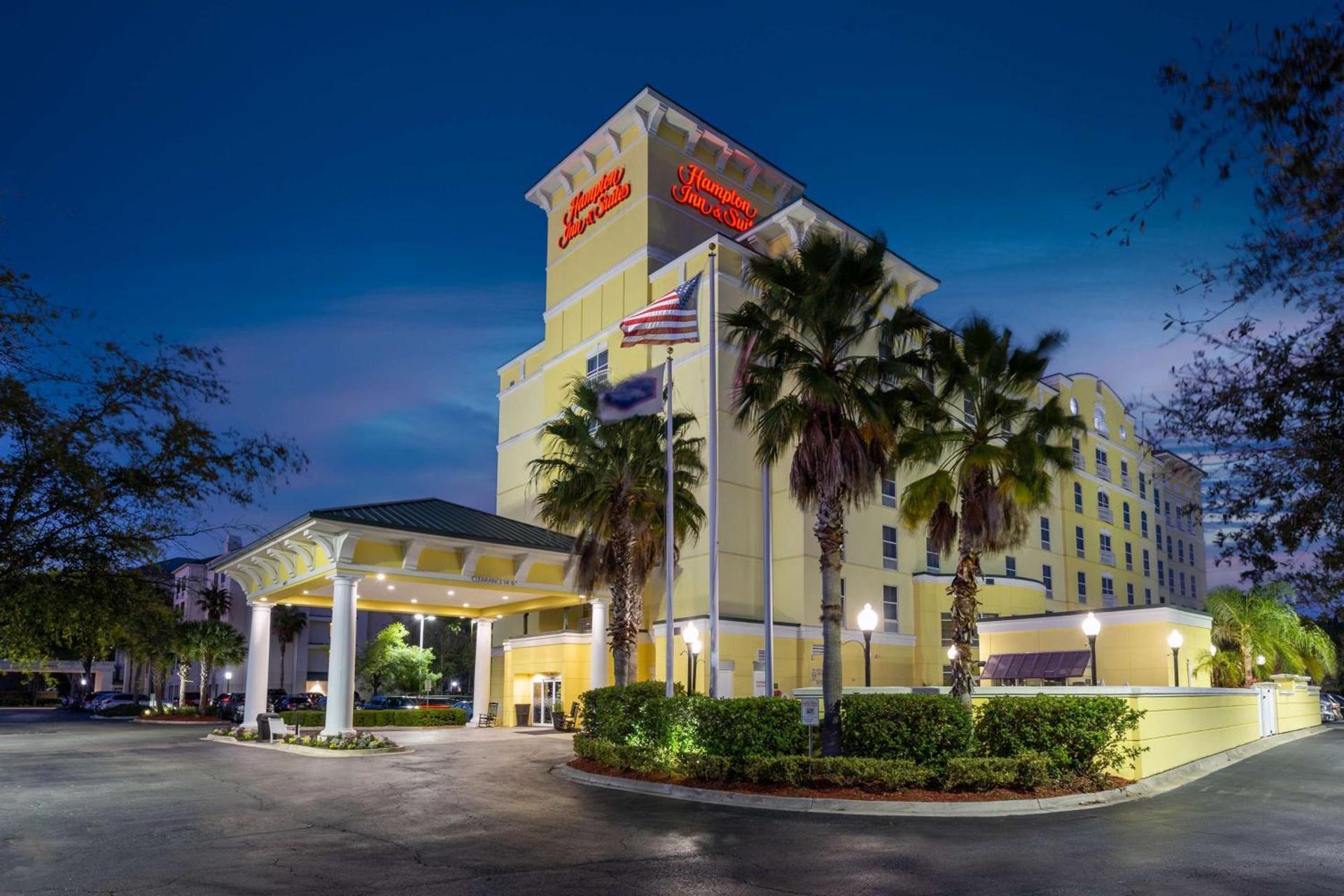 Hampton Inn & Suites Jacksonville Deerwood Park photo 2