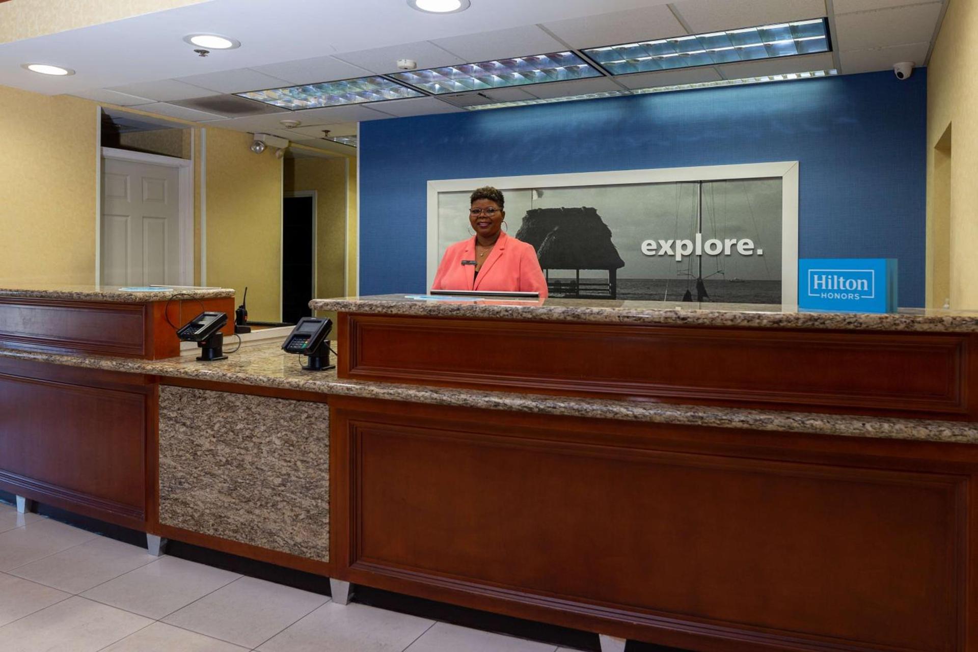 Hampton Inn & Suites Jacksonville Deerwood Park photo 4
